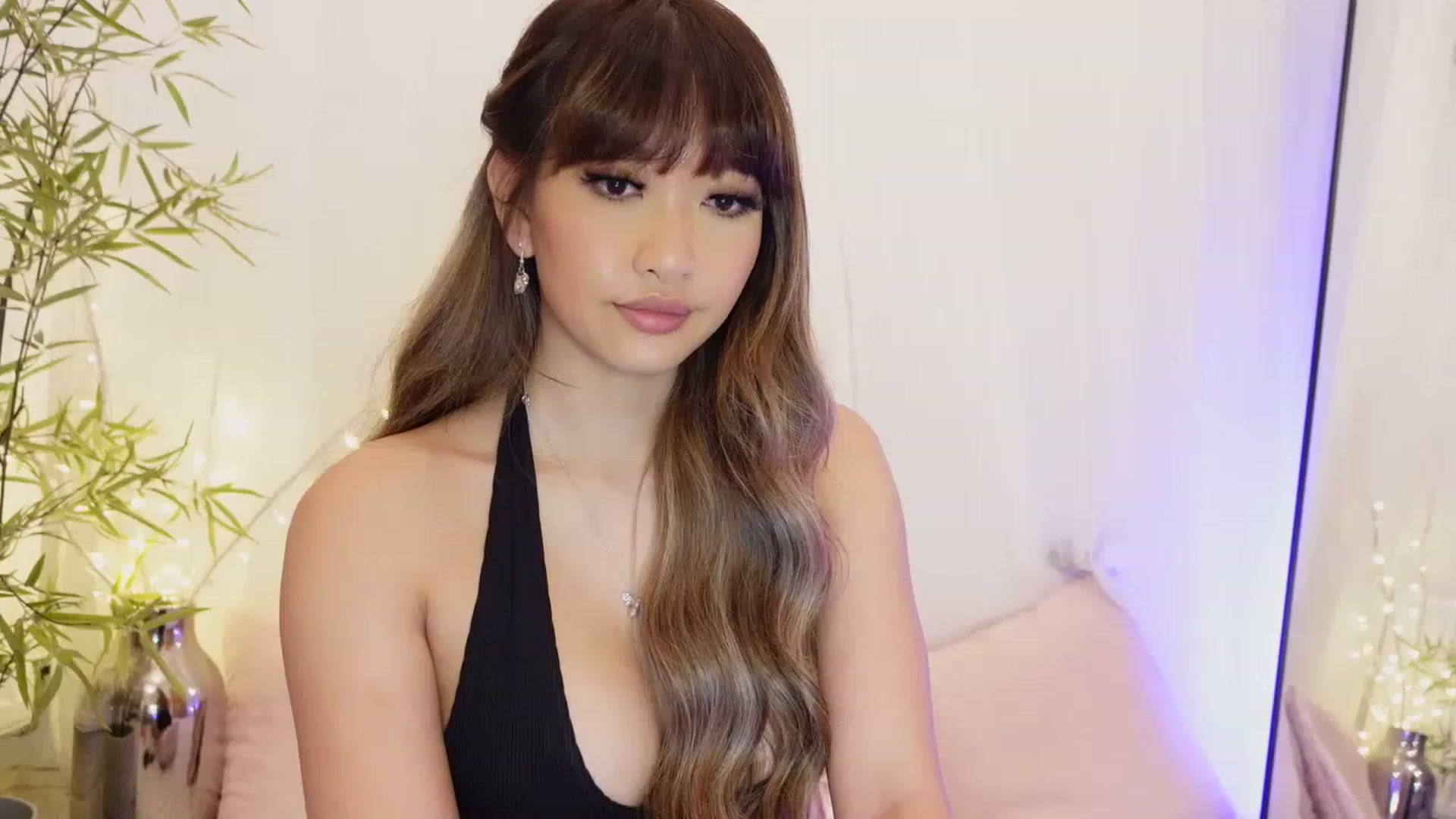 Gallery image thumbnail from Miss_ReinaT's myfreecams stream on, 03/09/2023, 19:57 image 8 of 20