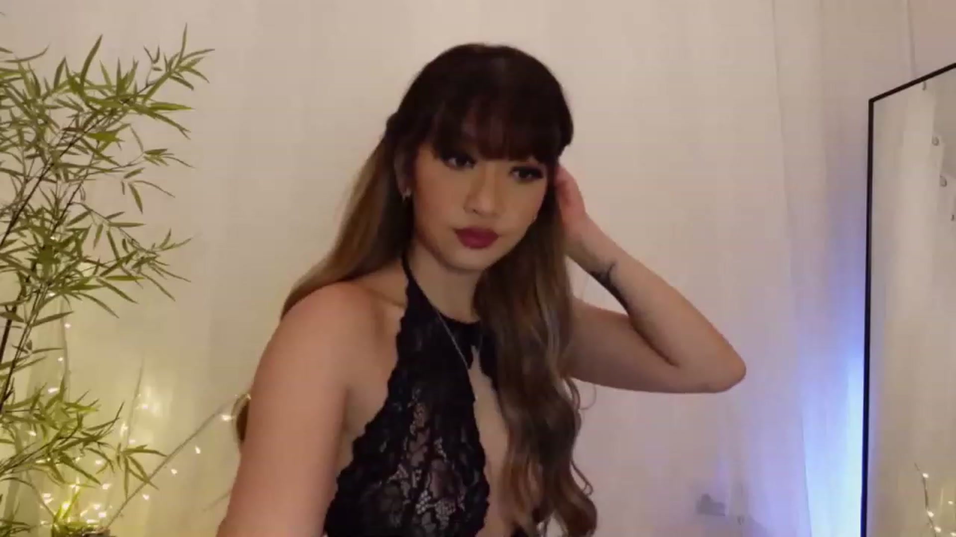 Gallery image thumbnail from Miss_ReinaT's myfreecams stream on, 03/10/2023, 16:21 image 1 of 20