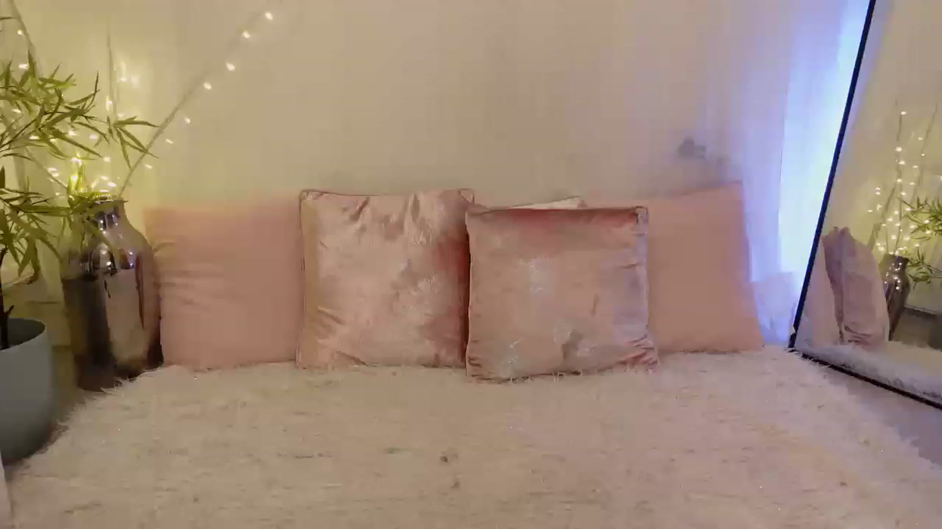 Gallery image thumbnail from Miss_ReinaT's myfreecams stream on, 03/10/2023, 16:21 image 20 of 20