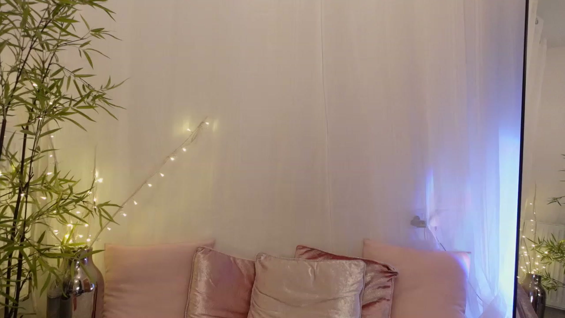 Gallery image thumbnail from Miss_ReinaT's myfreecams stream on, 03/13/2023, 15:39 image 7 of 20