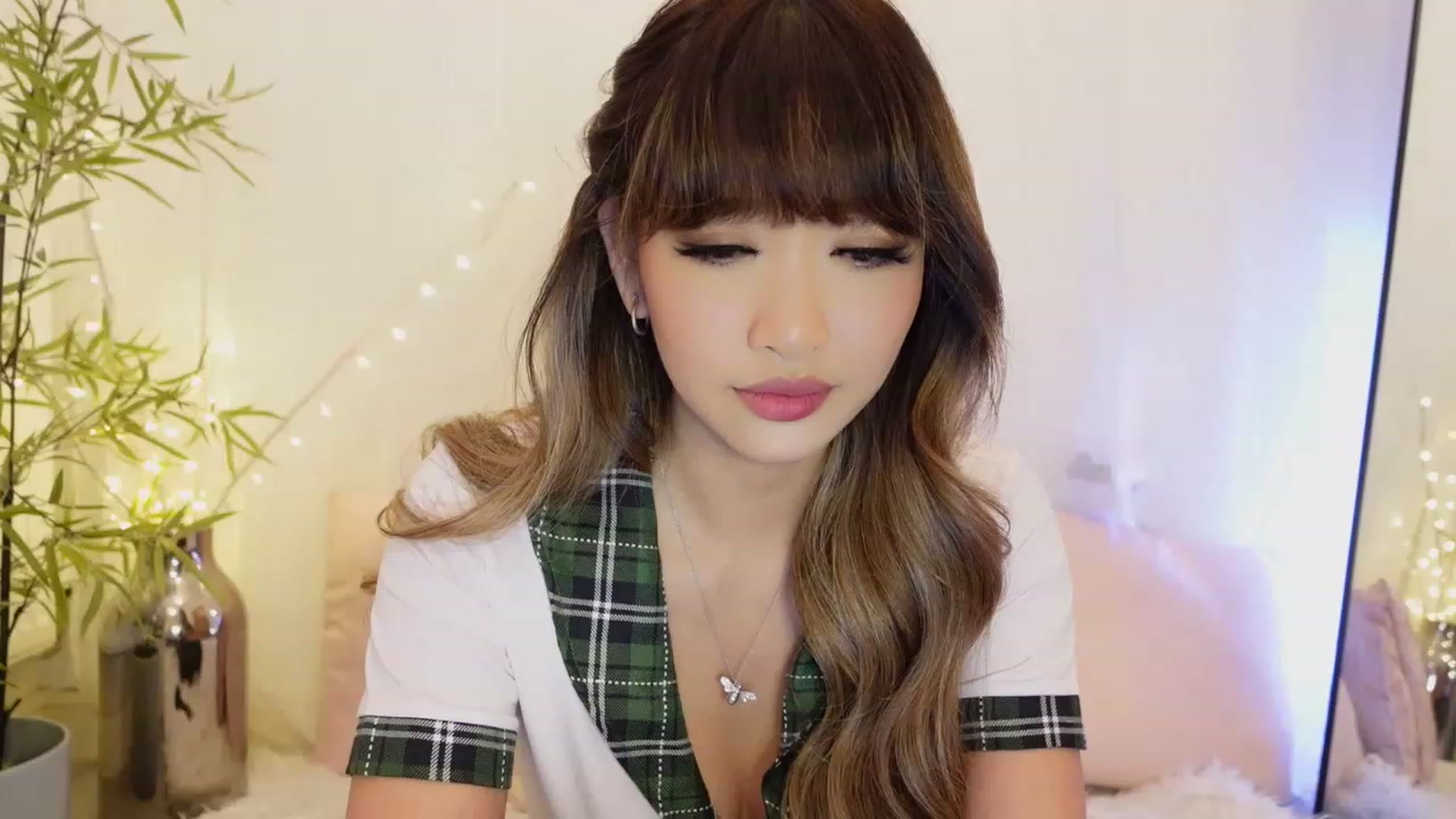 Gallery image thumbnail from Miss_ReinaT's myfreecams stream on, 03/17/2023, 15:43 image 13 of 20
