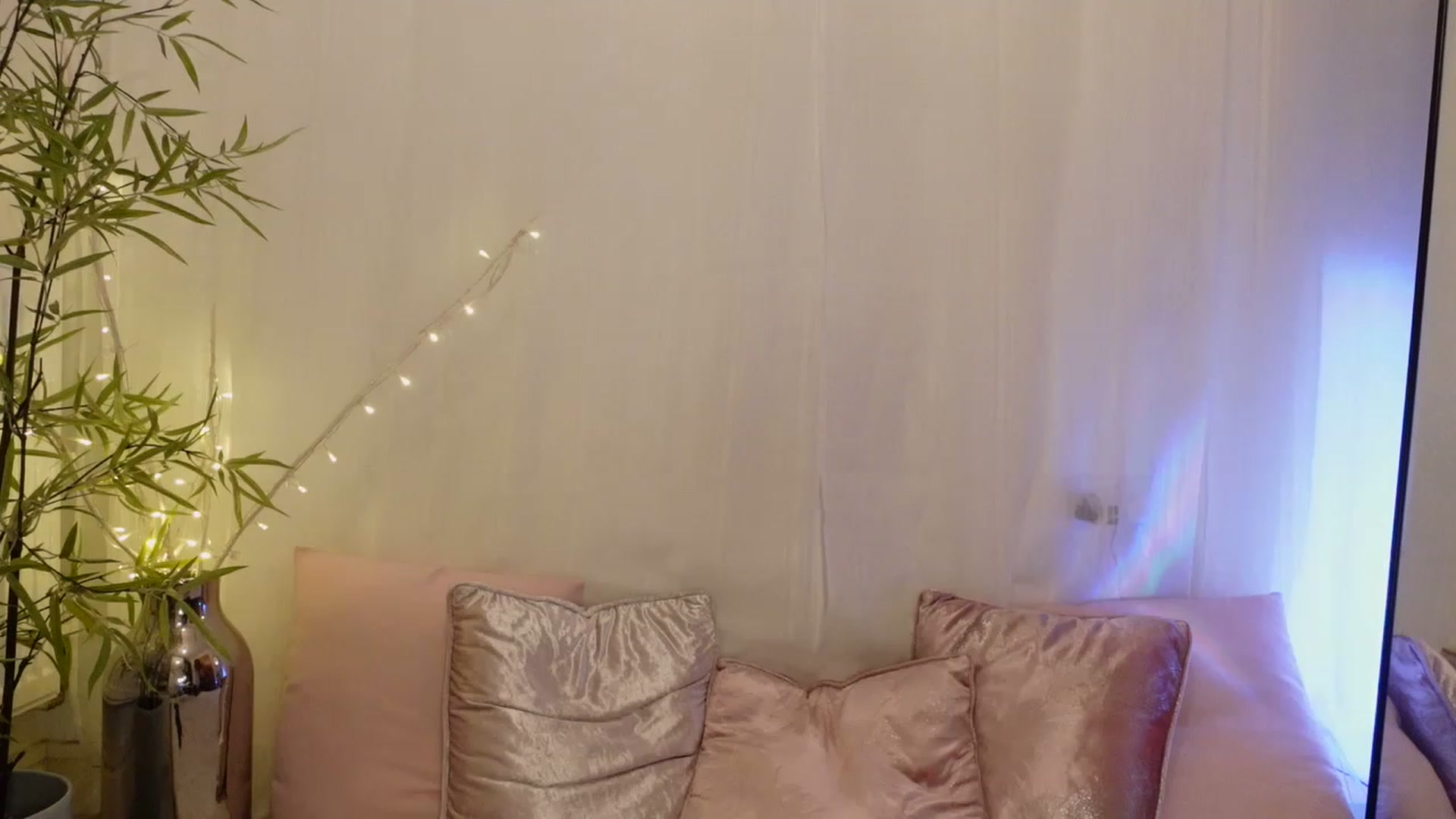Gallery image thumbnail from Miss_ReinaT's myfreecams stream on, 03/20/2023, 17:05 image 2 of 20