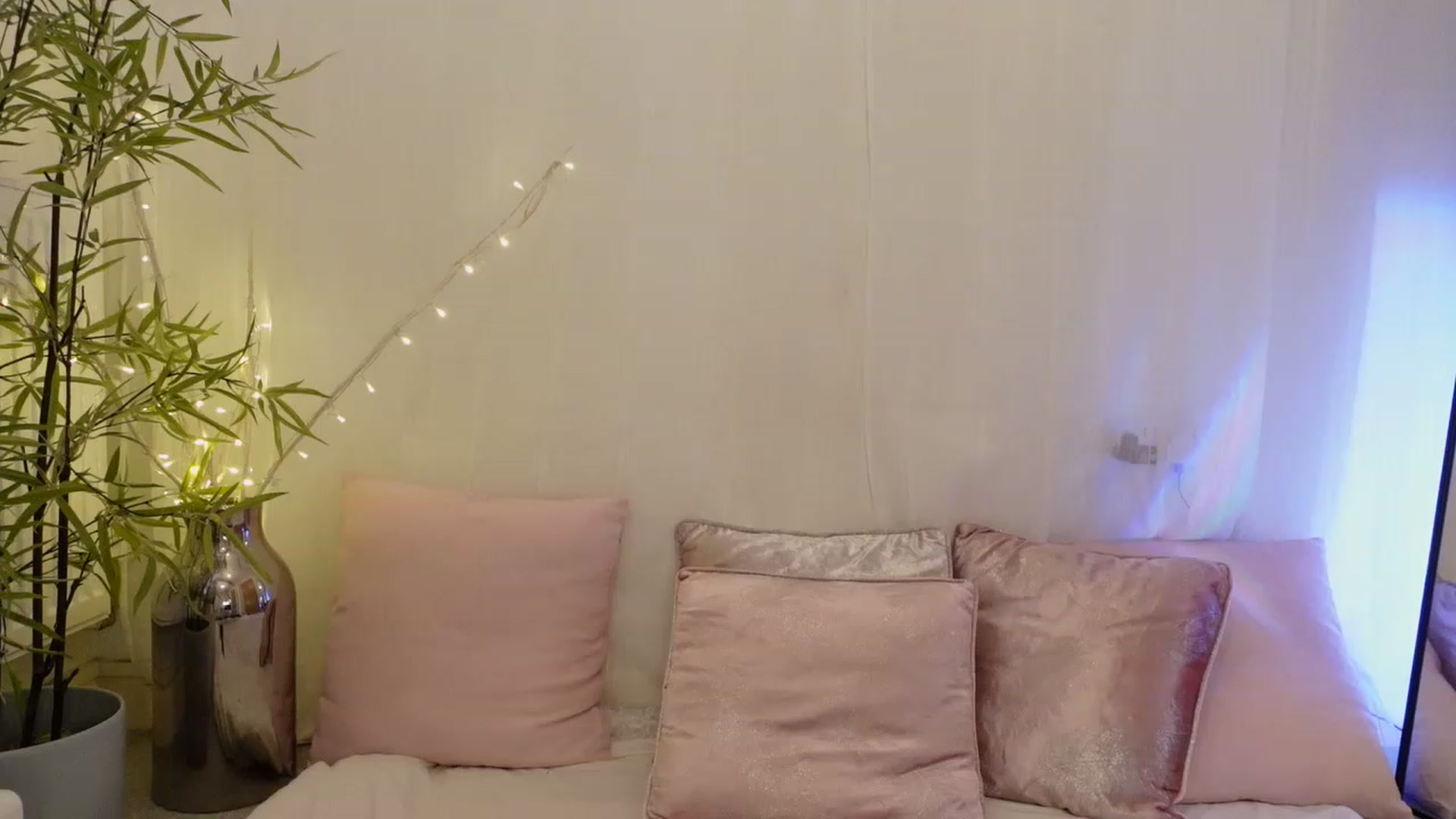 Gallery image thumbnail from Miss_ReinaT's myfreecams stream on, 03/21/2023, 14:36 image 3 of 20