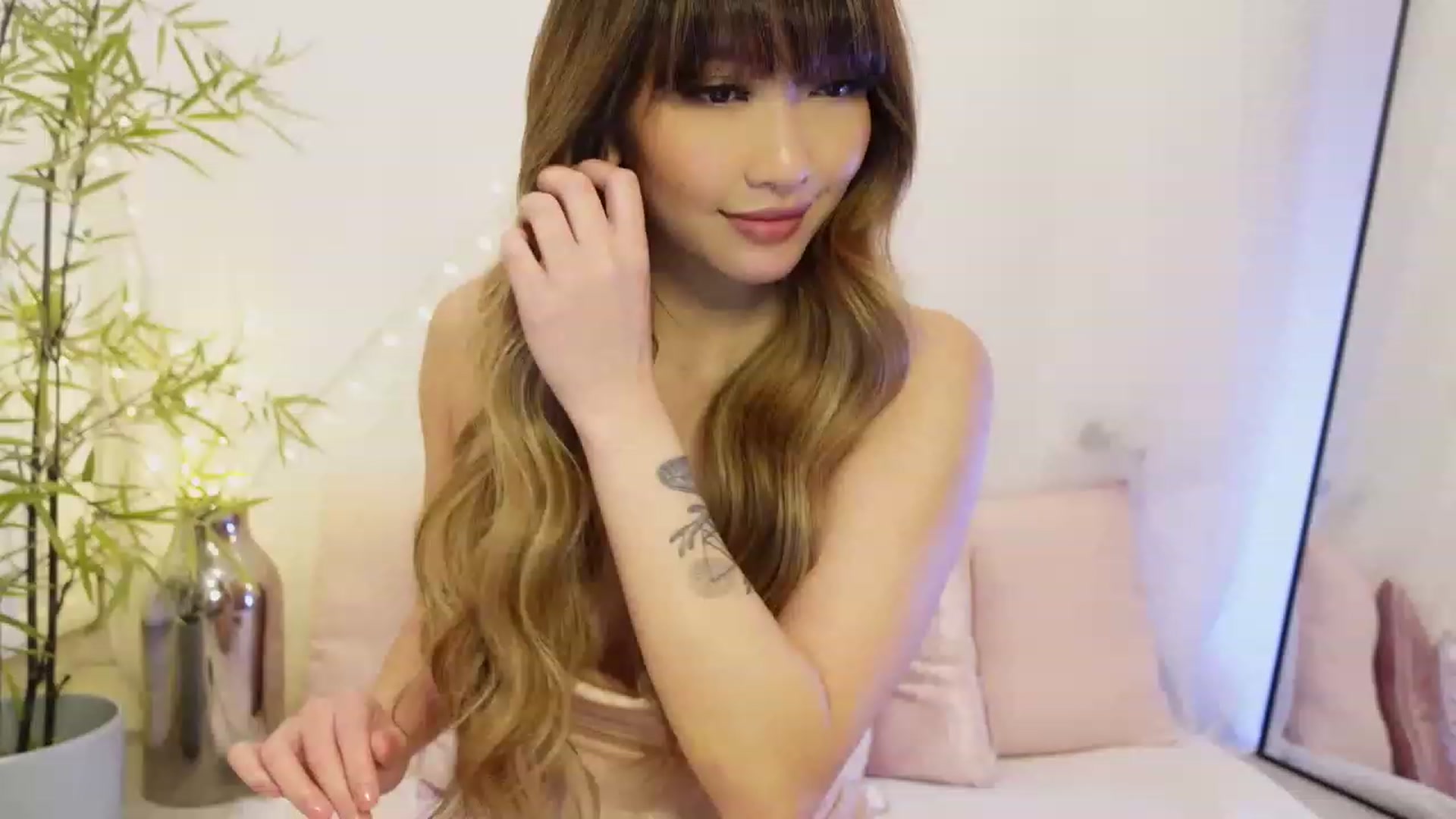 Gallery image thumbnail from Miss_ReinaT's myfreecams stream on, 03/23/2023, 14:59 image 16 of 20