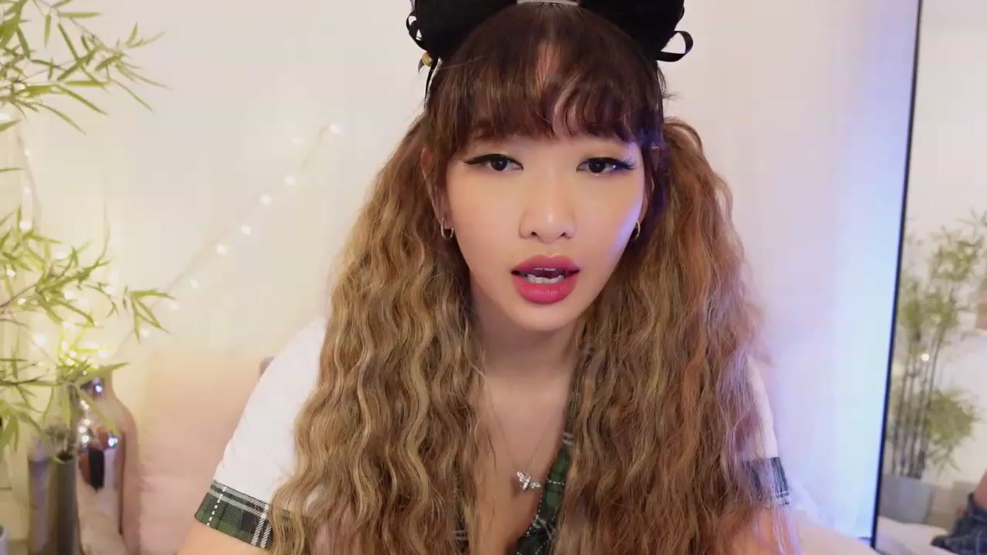 Gallery image thumbnail from Miss_ReinaT's myfreecams stream on, 03/25/2023, 17:12 image 19 of 20