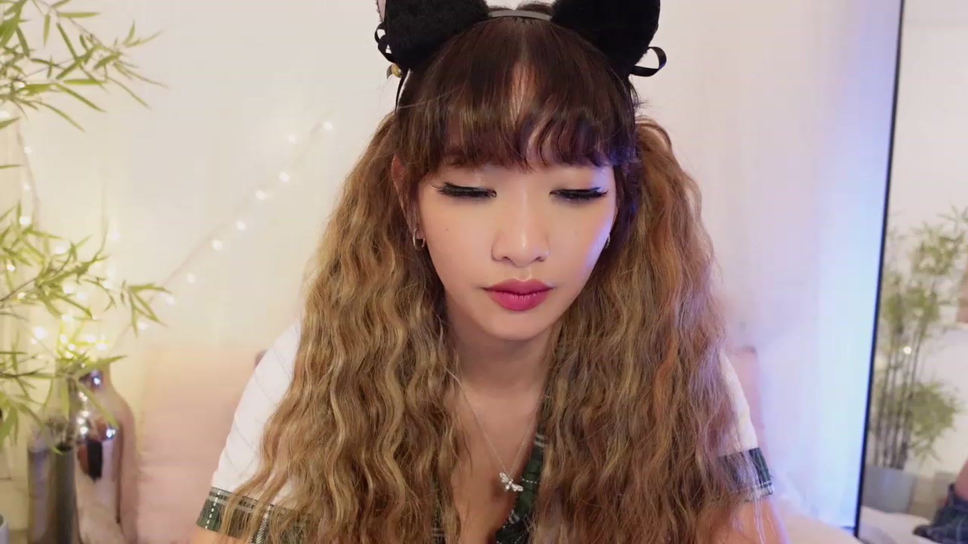 Gallery image thumbnail from Miss_ReinaT's myfreecams stream on, 03/25/2023, 17:12 image 18 of 20