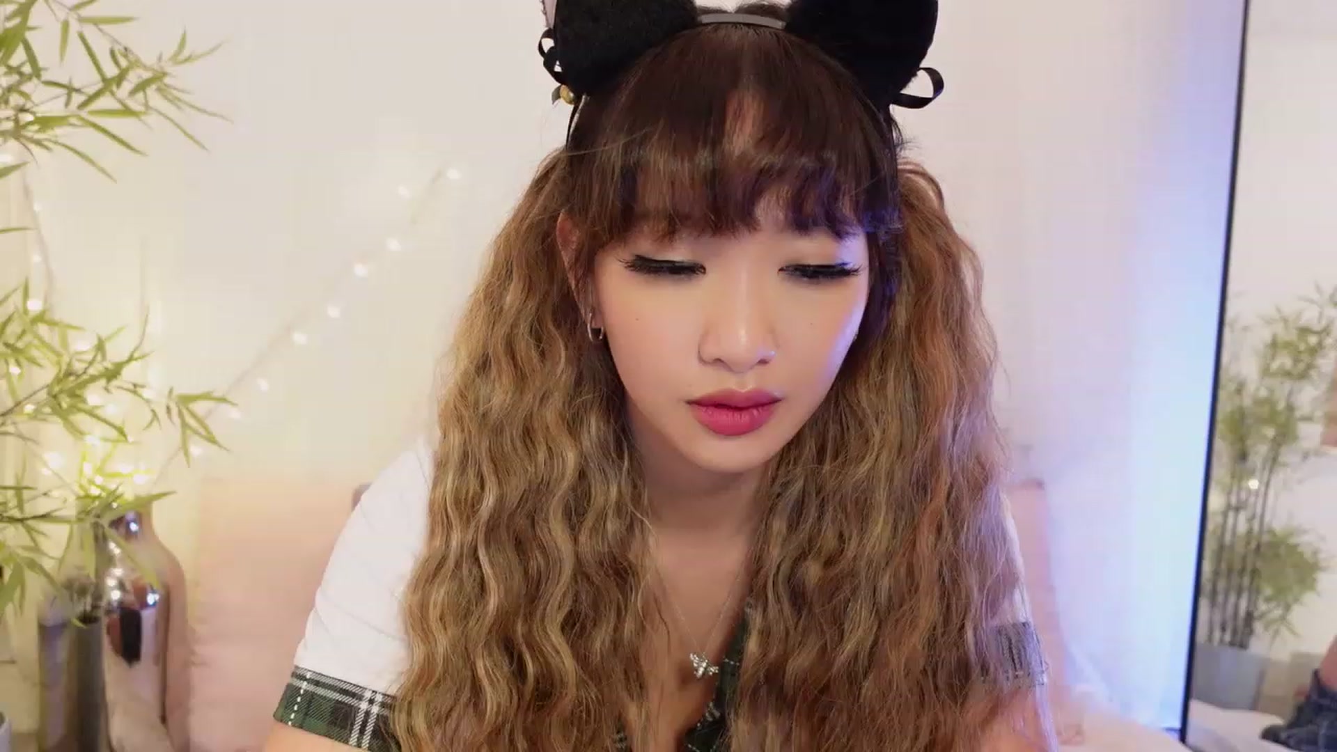 Gallery image thumbnail from Miss_ReinaT's myfreecams stream on, 03/25/2023, 17:12 image 20 of 20