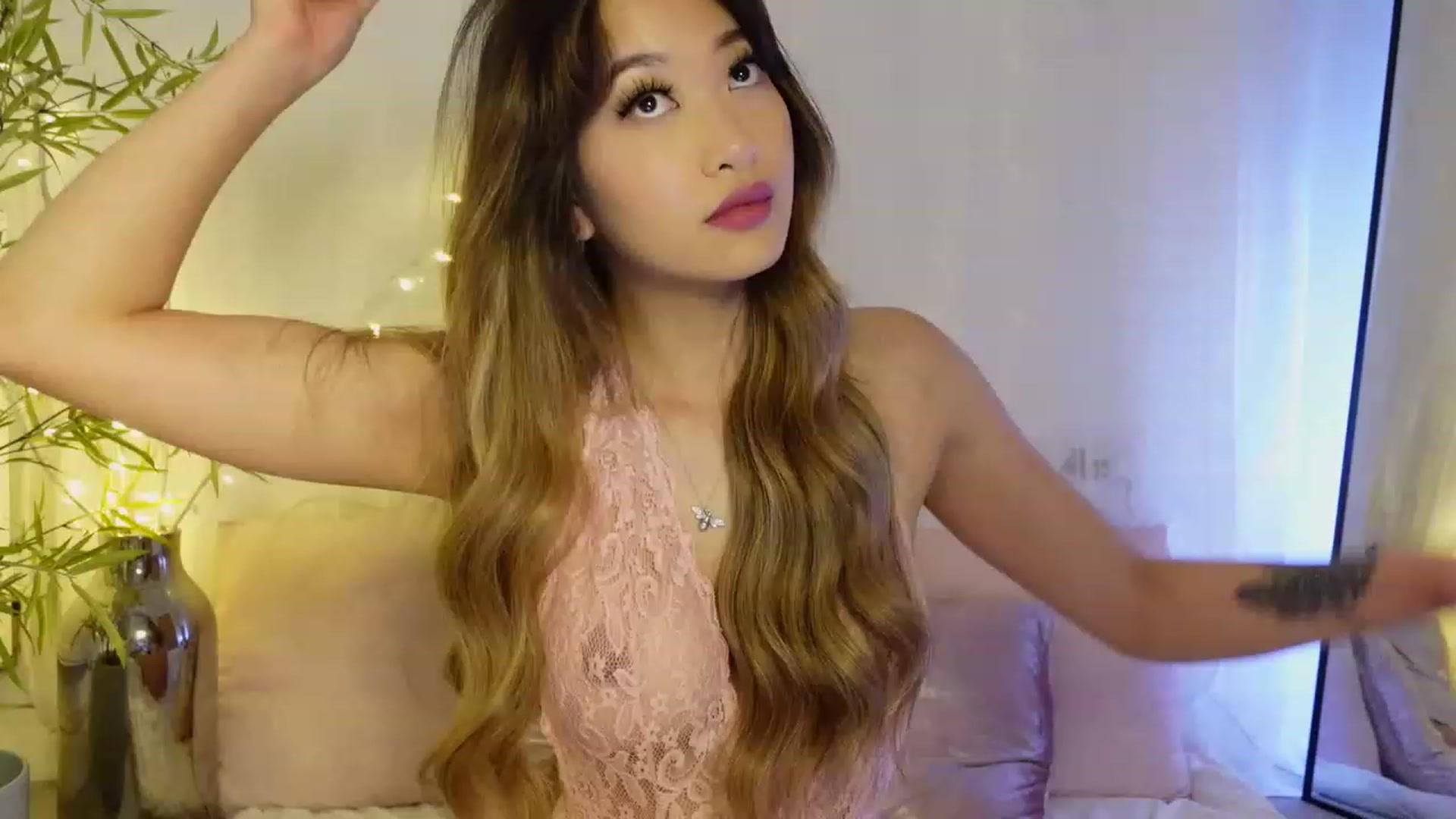 Gallery image thumbnail from Miss_ReinaT's myfreecams stream on, 03/28/2023, 16:12 image 10 of 20