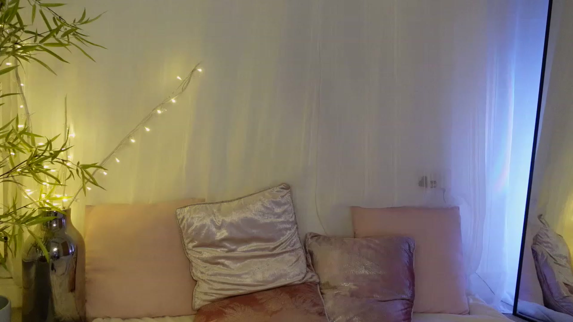 Gallery image thumbnail from Miss_ReinaT's myfreecams stream on, 03/28/2023, 16:12 image 17 of 20