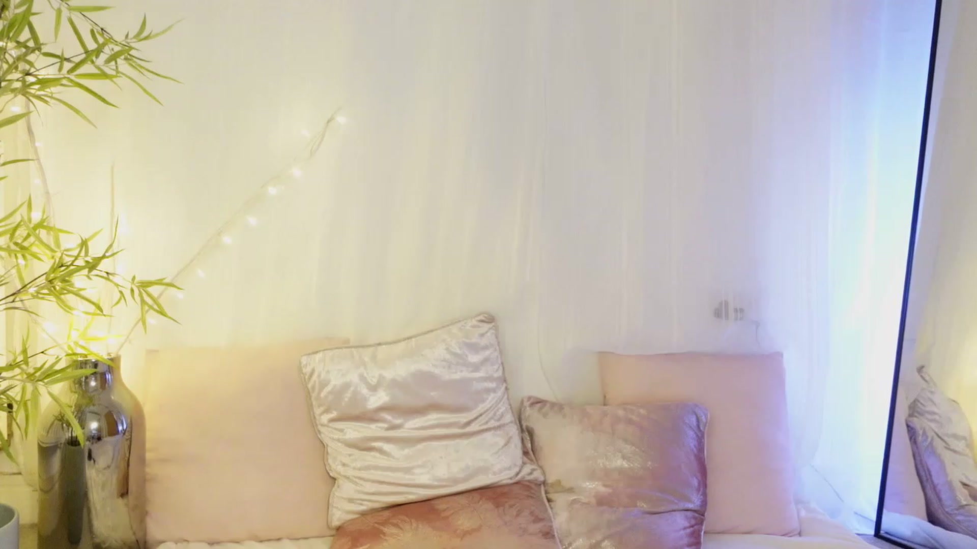 Gallery image thumbnail from Miss_ReinaT's myfreecams stream on, 03/28/2023, 16:12 image 16 of 20
