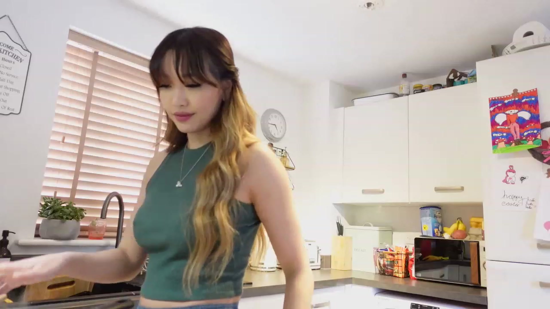 Gallery image thumbnail from Miss_ReinaT's myfreecams stream on, 04/19/2023, 18:39 image 17 of 20