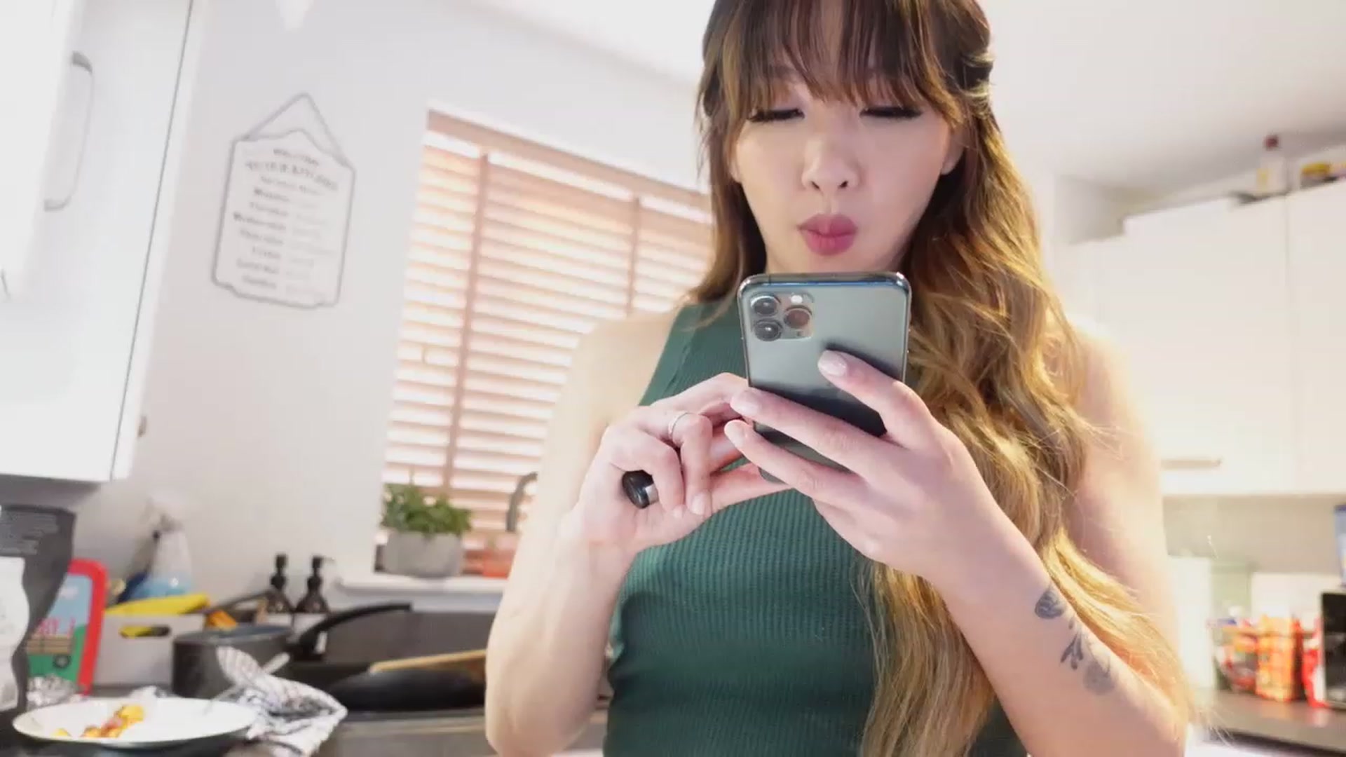 Gallery image thumbnail from Miss_ReinaT's myfreecams stream on, 04/19/2023, 18:39 image 20 of 20