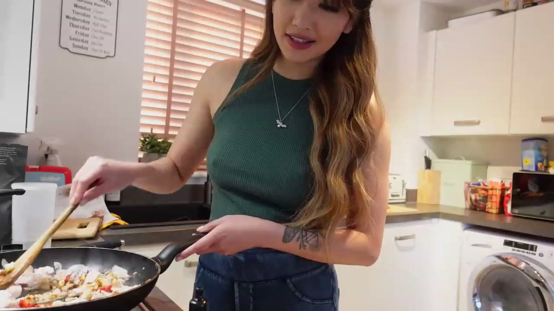 Gallery image thumbnail from Miss_ReinaT's myfreecams stream on, 04/19/2023, 18:39 image 16 of 20