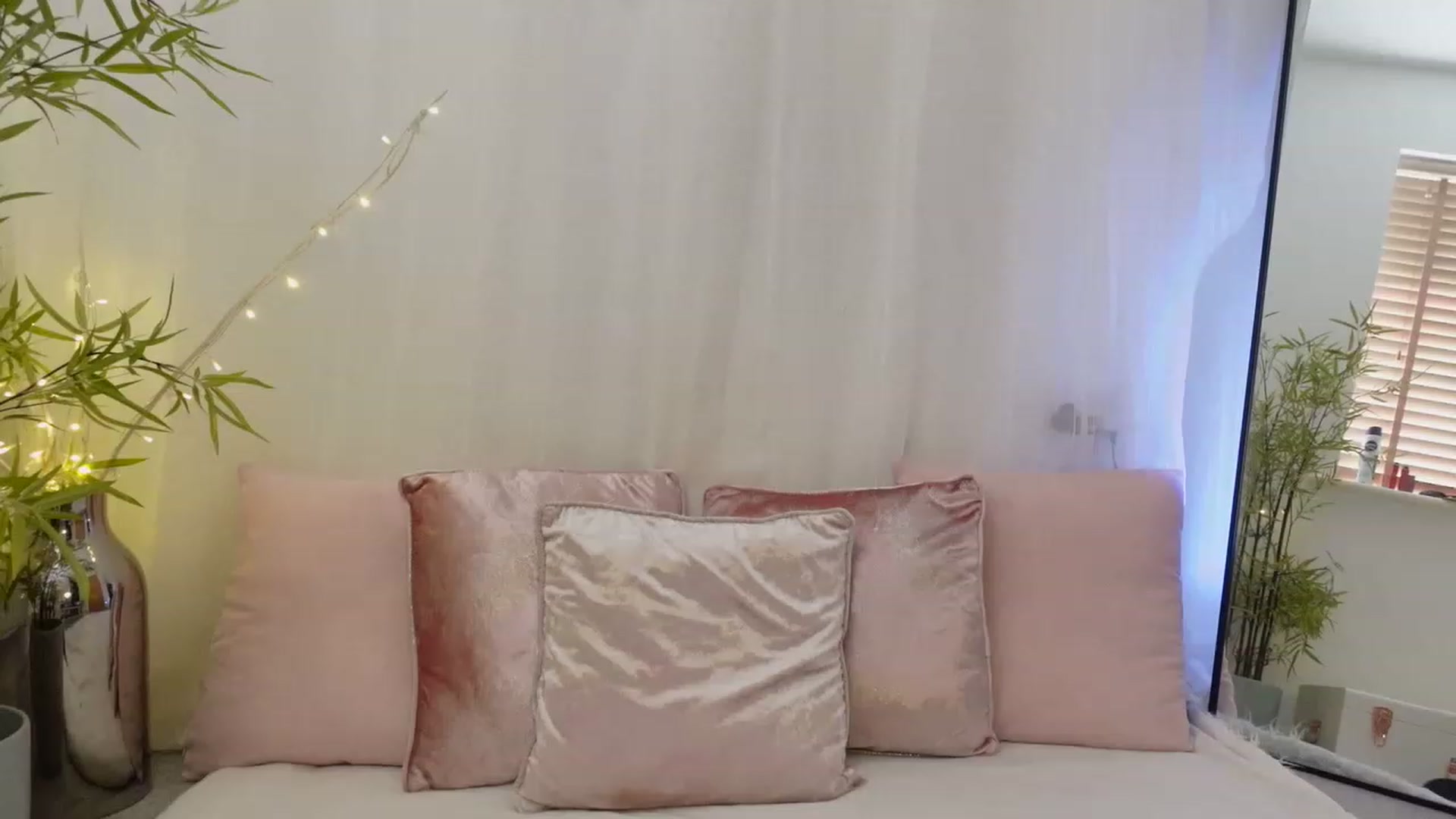 Gallery image thumbnail from Miss_ReinaT's myfreecams stream on, 04/20/2023, 14:28 image 14 of 20