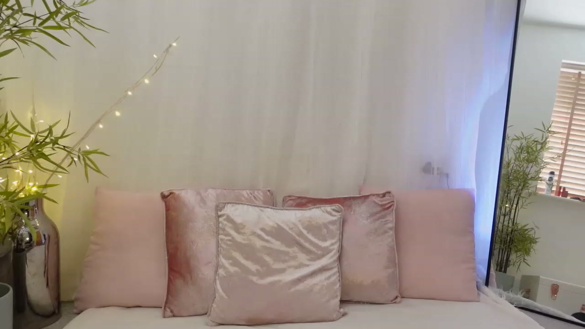 Gallery image thumbnail from Miss_ReinaT's myfreecams stream on, 04/20/2023, 14:28 image 16 of 20
