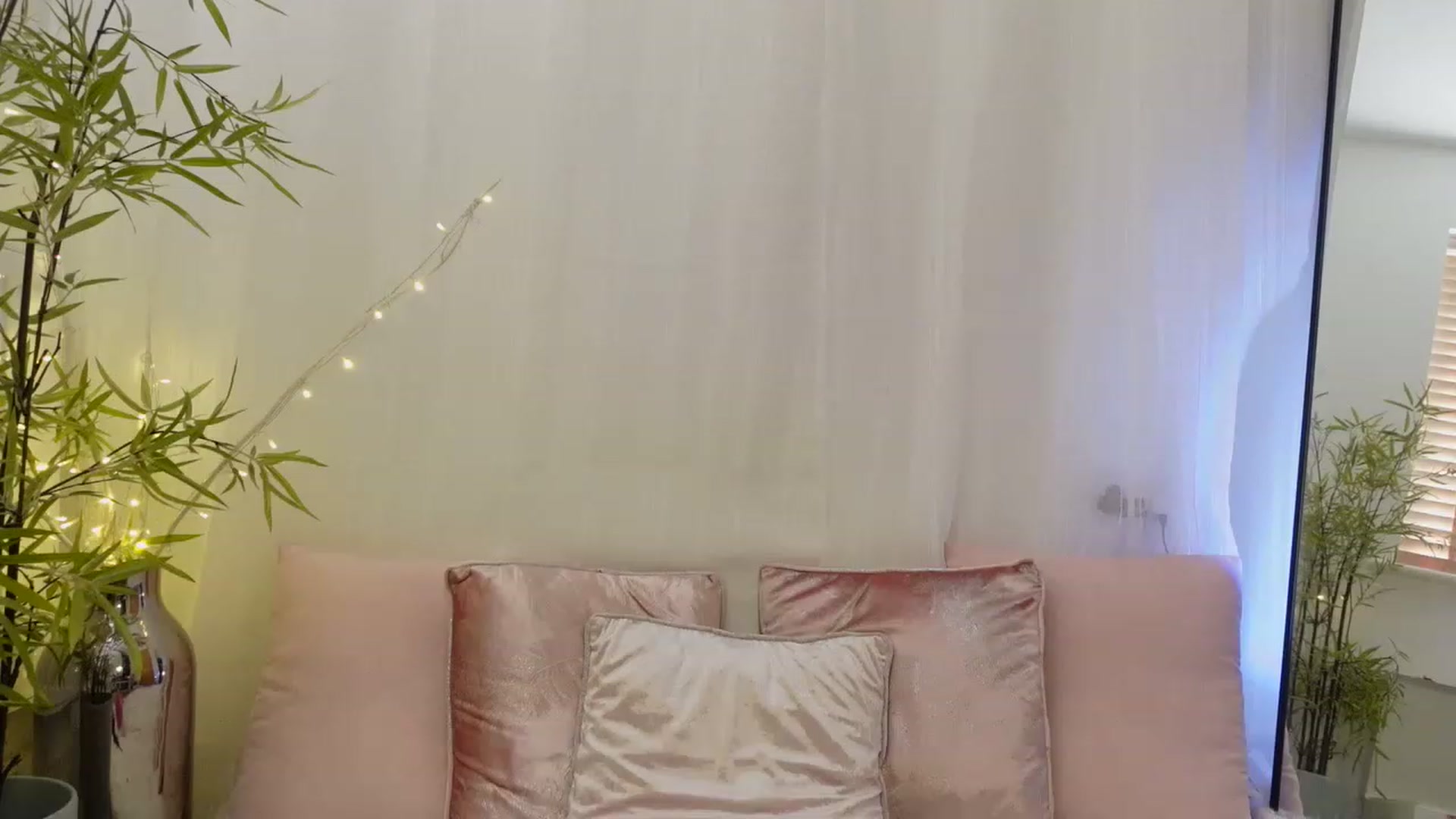 Gallery image thumbnail from Miss_ReinaT's myfreecams stream on, 04/20/2023, 16:07 image 9 of 20
