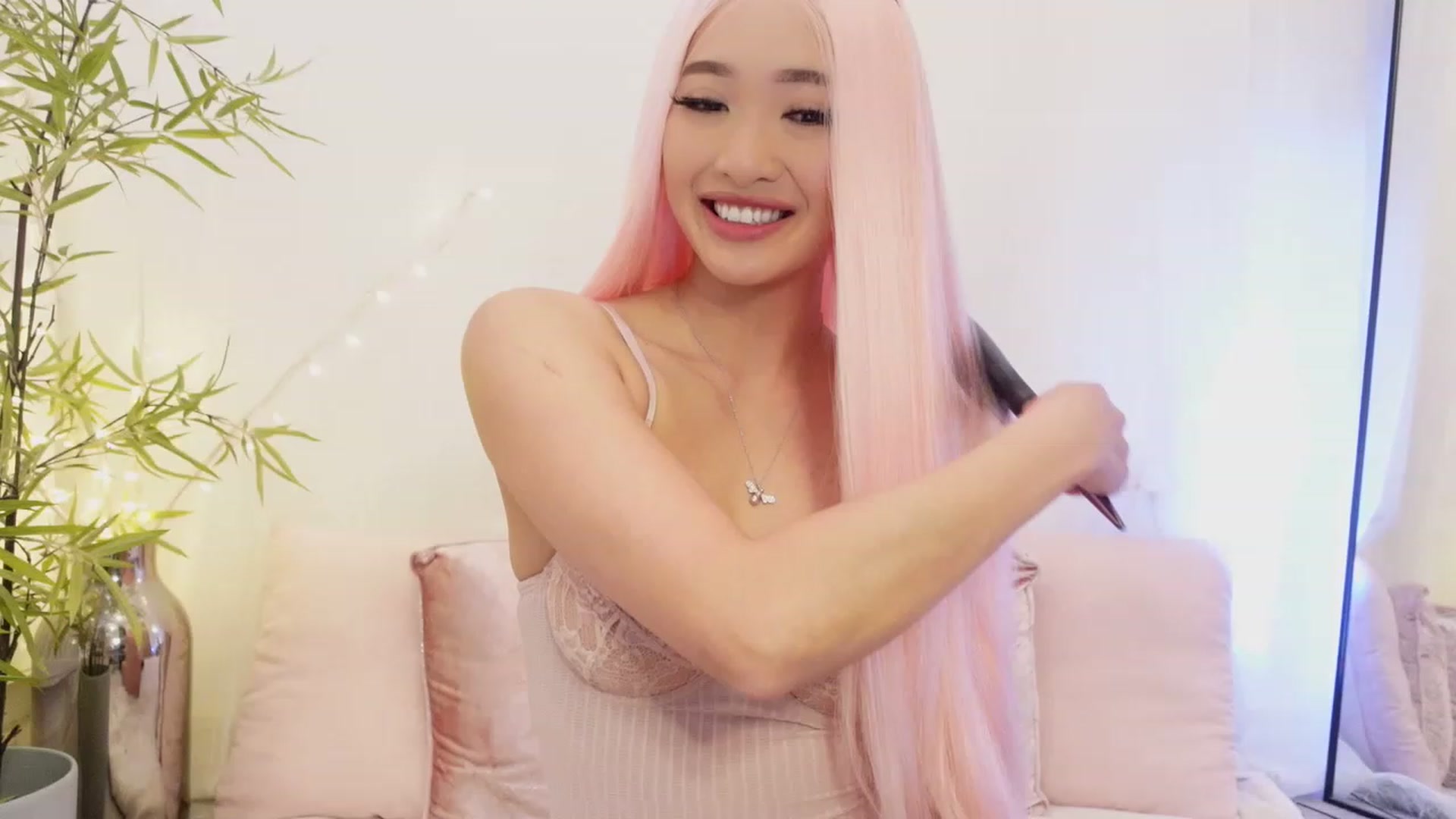 Gallery image thumbnail from Miss_ReinaT's myfreecams stream on, 04/24/2023, 17:35 image 8 of 20