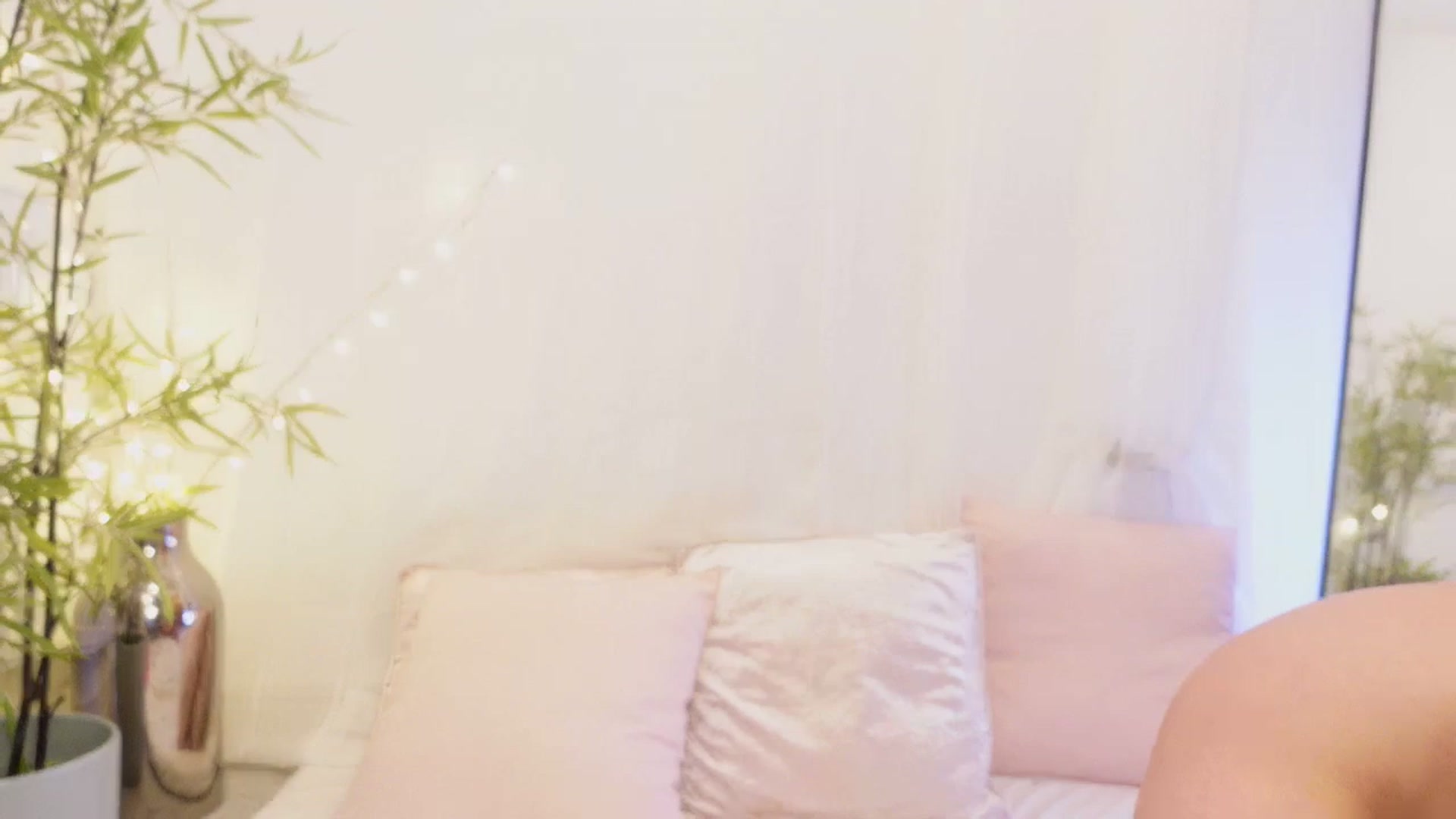 Gallery image thumbnail from Miss_ReinaT's myfreecams stream on, 04/27/2023, 16:56 image 8 of 20