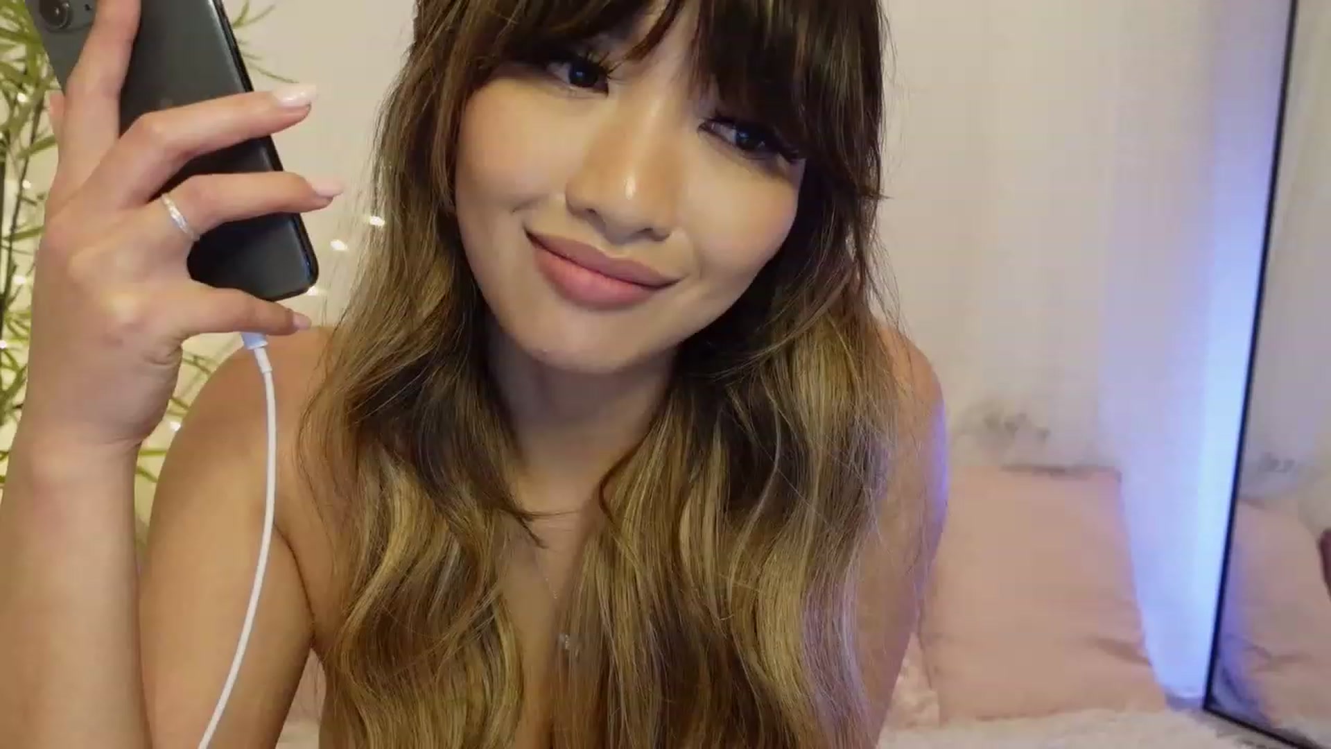 Gallery image thumbnail from Miss_ReinaT's myfreecams stream on, 05/08/2023, 18:59 image 9 of 20