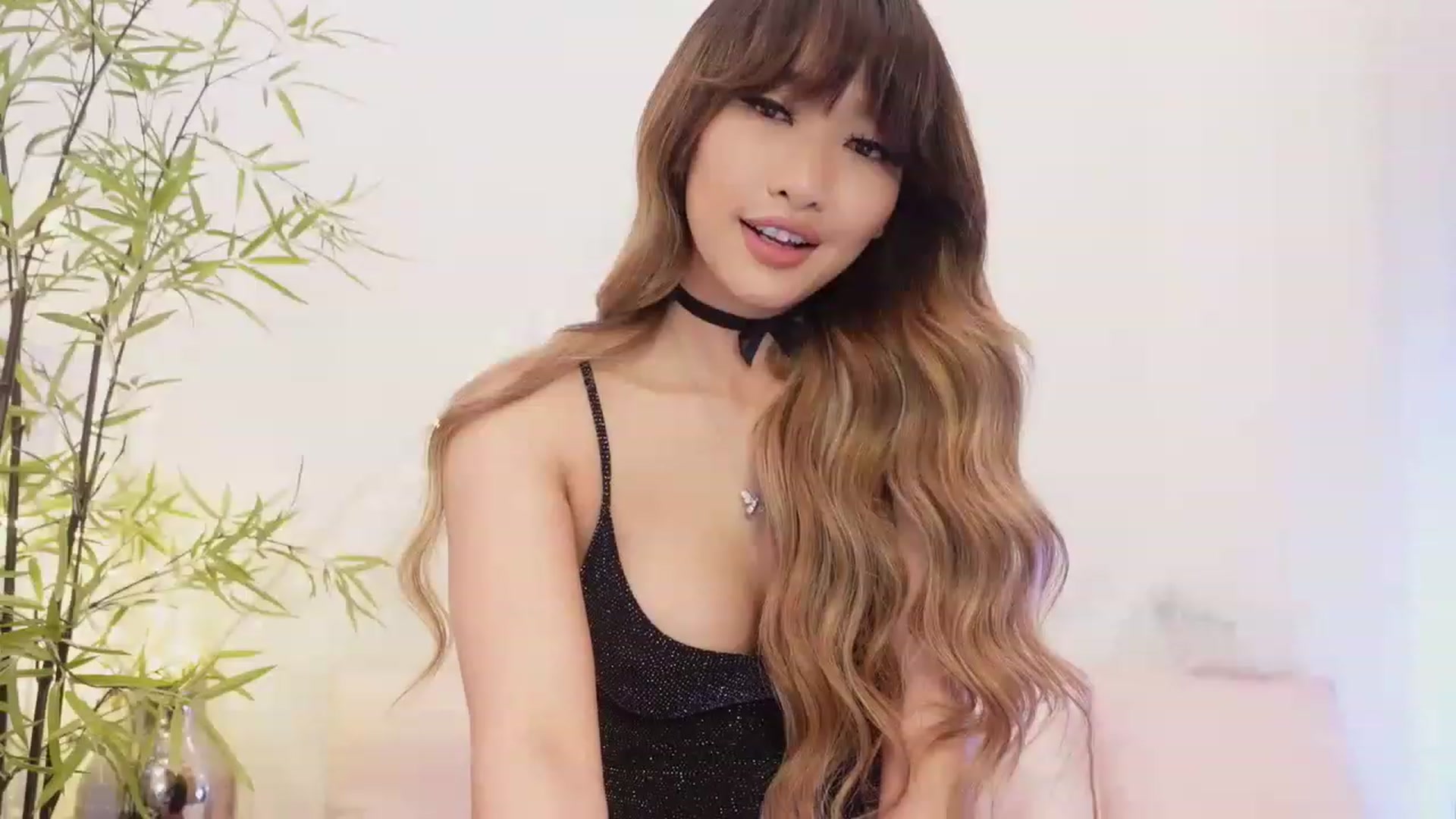 Gallery image thumbnail from Miss_ReinaT's myfreecams stream on, 05/09/2023, 16:27 image 2 of 20