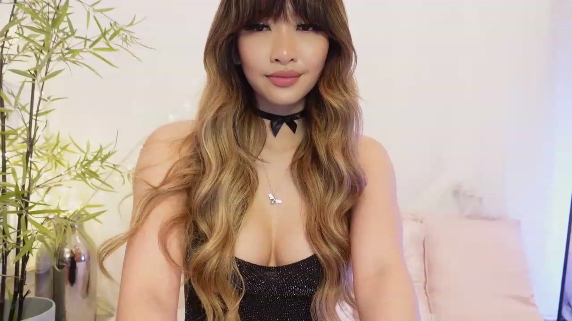 Gallery image thumbnail from Miss_ReinaT's myfreecams stream on, 05/09/2023, 17:36 image 20 of 20