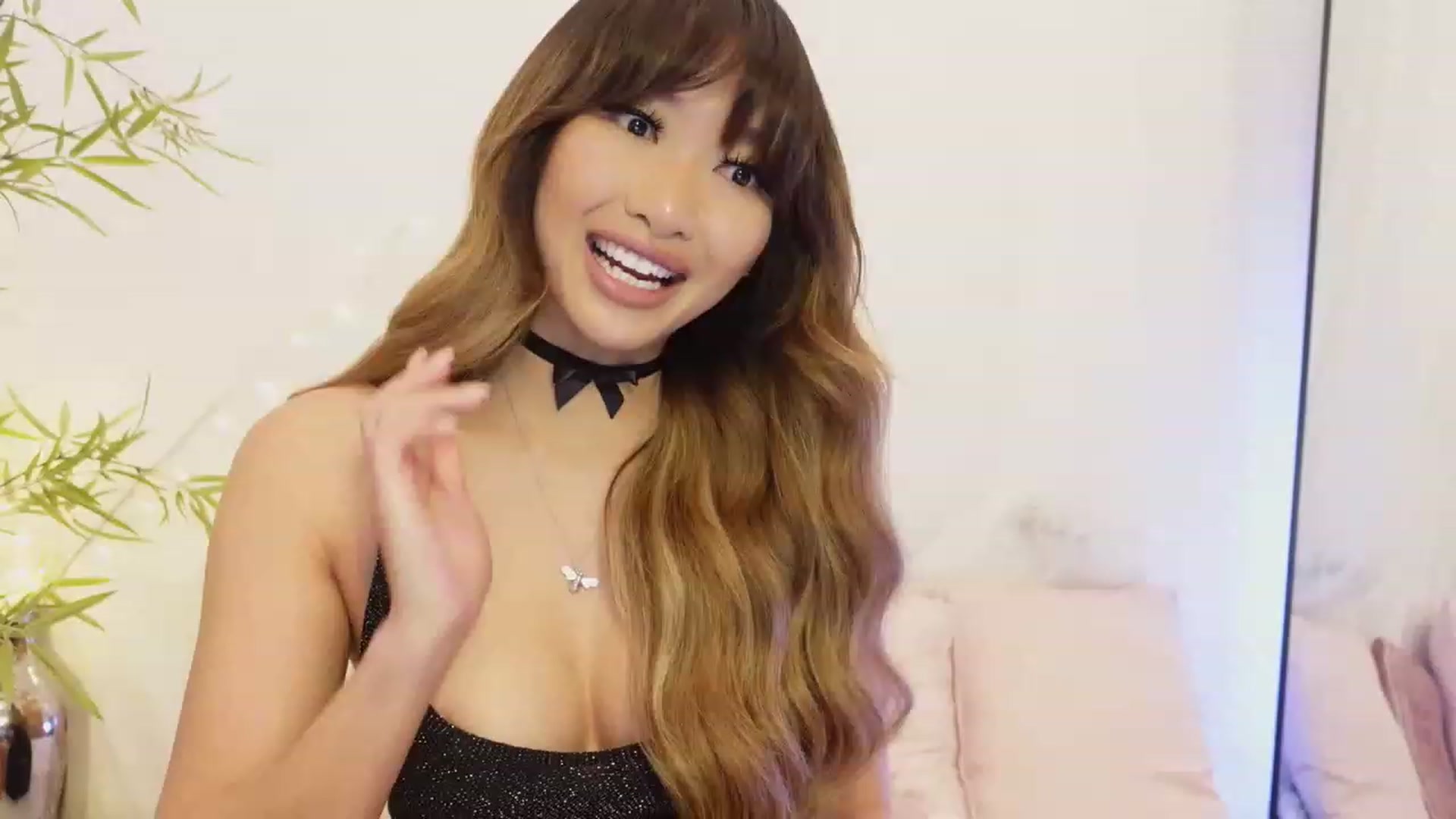 Gallery image thumbnail from Miss_ReinaT's myfreecams stream on, 05/09/2023, 17:36 image 3 of 20