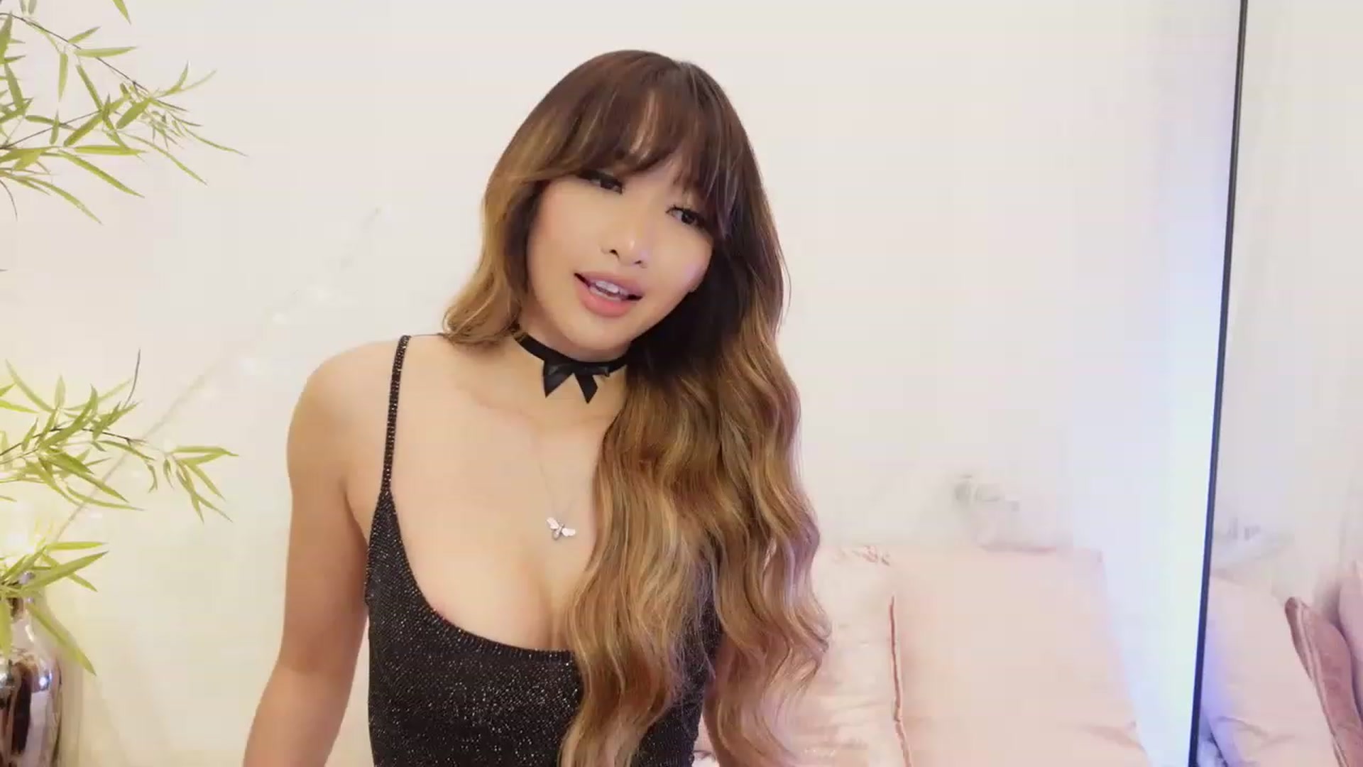 Gallery image thumbnail from Miss_ReinaT's myfreecams stream on, 05/09/2023, 17:36 image 1 of 20