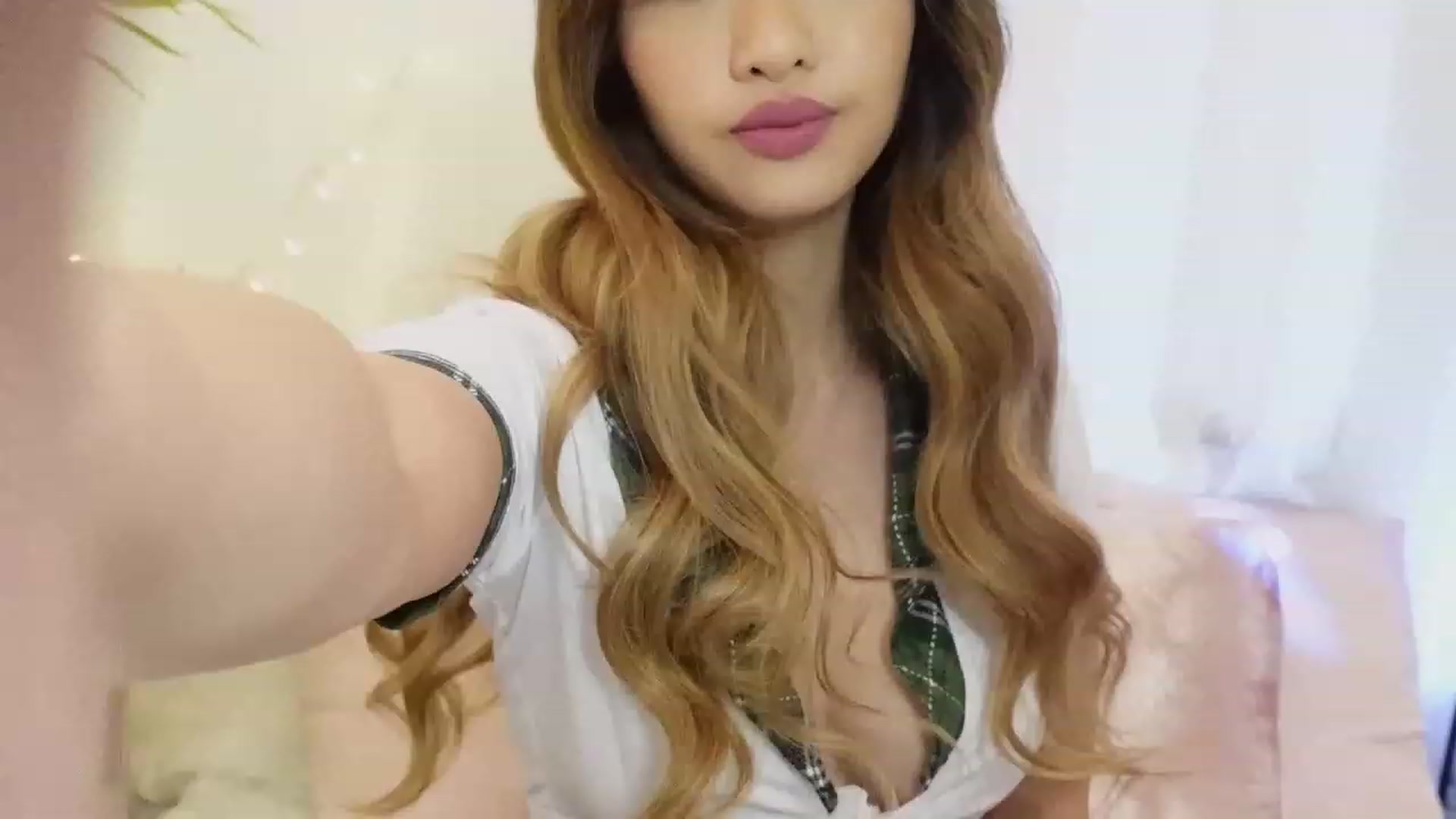 Gallery image thumbnail from Miss_ReinaT's myfreecams stream on, 05/14/2023, 17:04 image 15 of 20