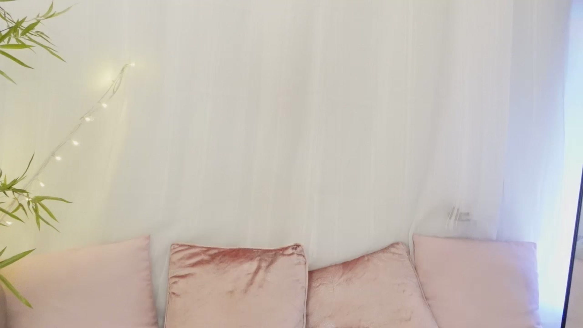 Gallery image thumbnail from Miss_ReinaT's myfreecams stream on, 05/16/2023, 17:47 image 14 of 20