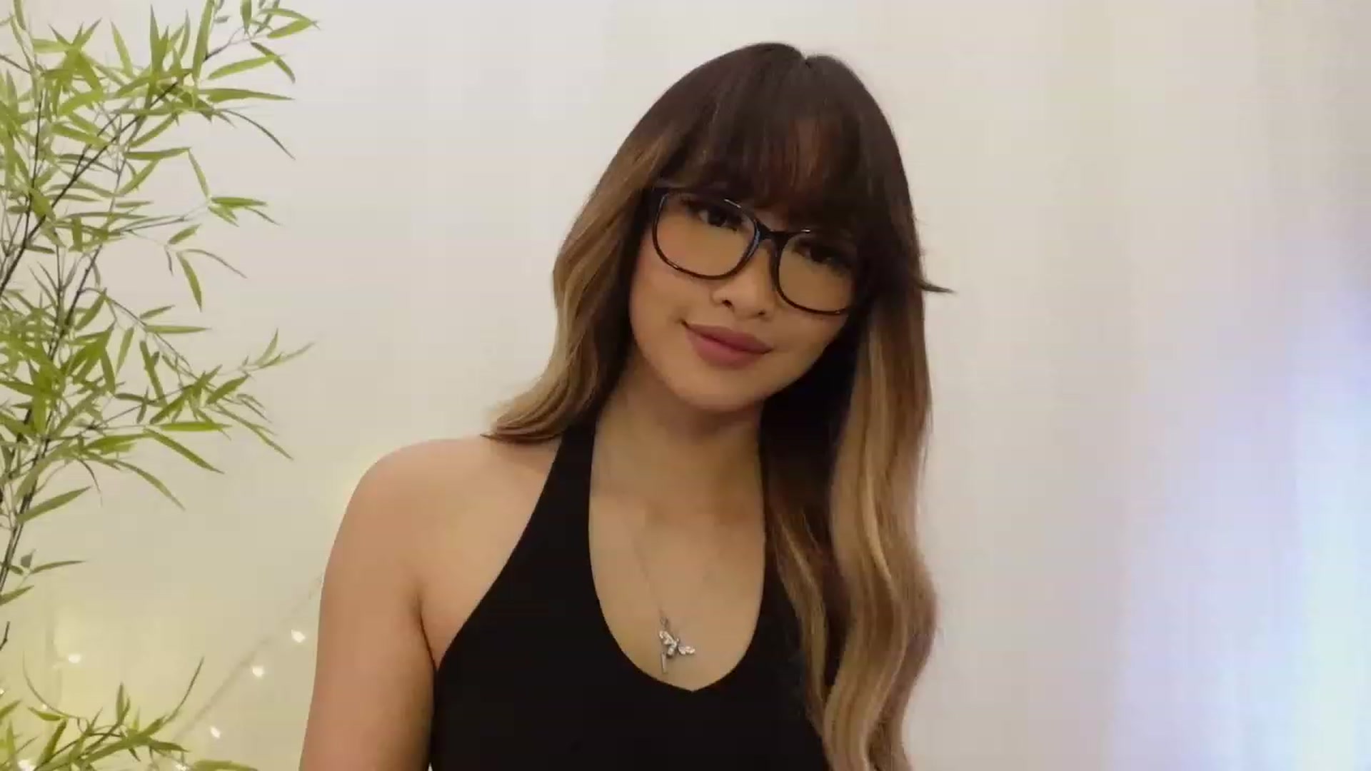 Gallery image thumbnail from Miss_ReinaT's myfreecams stream on, 05/18/2023, 14:55 image 1 of 20