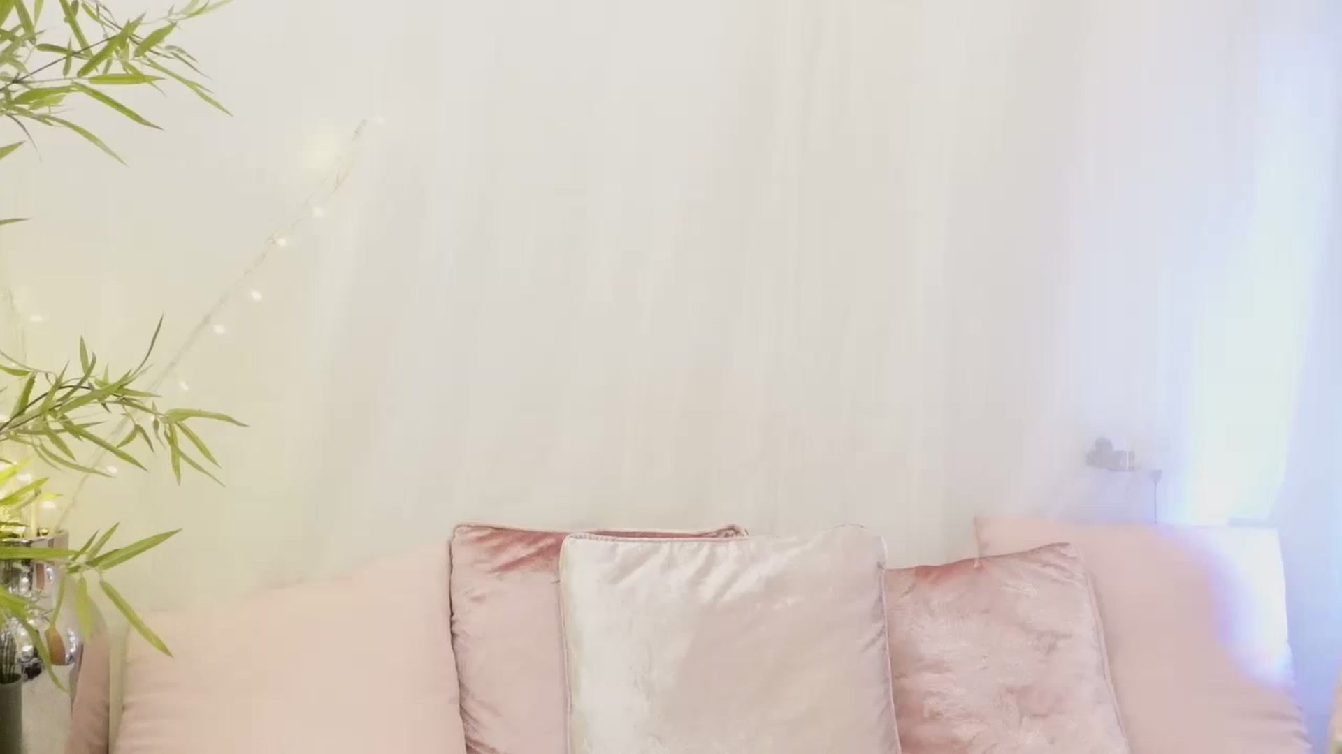 Gallery image thumbnail from Miss_ReinaT's myfreecams stream on, 05/18/2023, 16:36 image 7 of 20