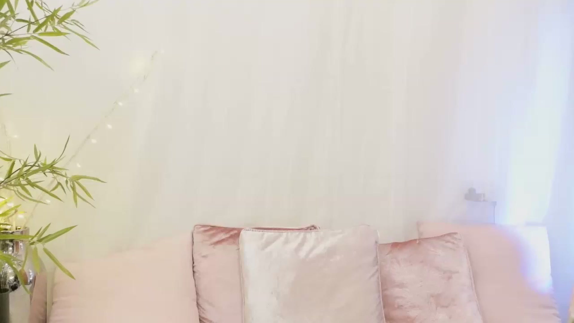 Gallery image thumbnail from Miss_ReinaT's myfreecams stream on, 05/18/2023, 16:36 image 8 of 20