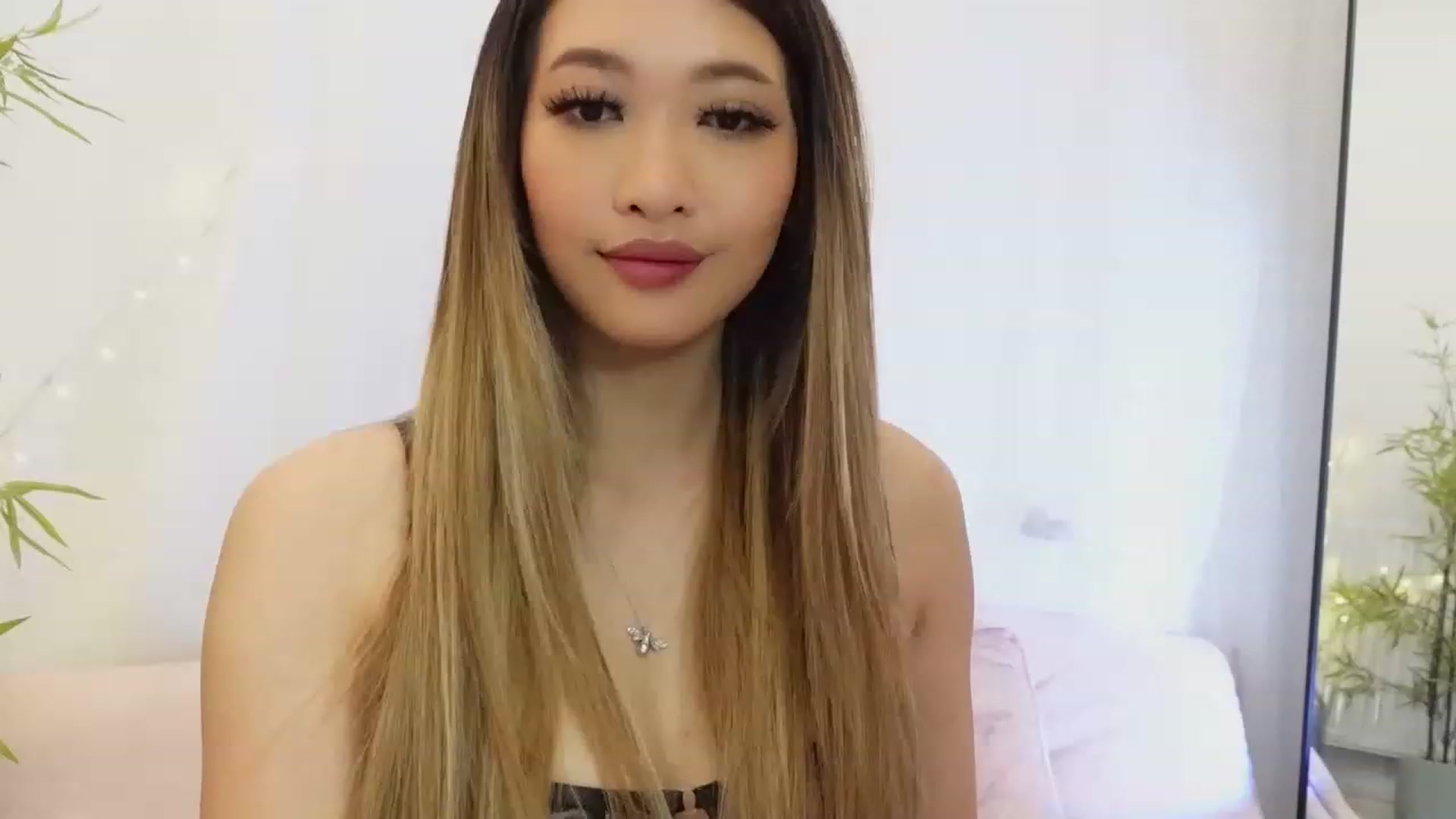 Gallery image thumbnail from Miss_ReinaT's myfreecams stream on, 05/21/2023, 15:44 image 19 of 20