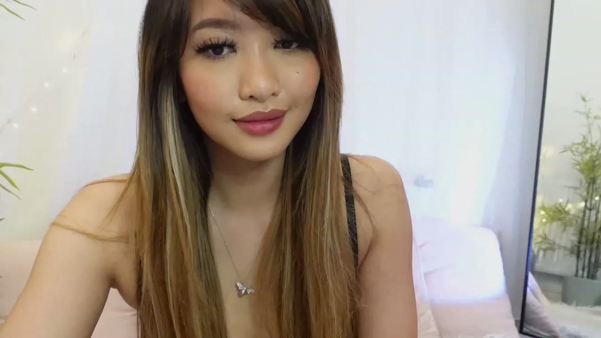 Gallery image thumbnail from Miss_ReinaT's myfreecams stream on, 05/21/2023, 15:44 image 17 of 20