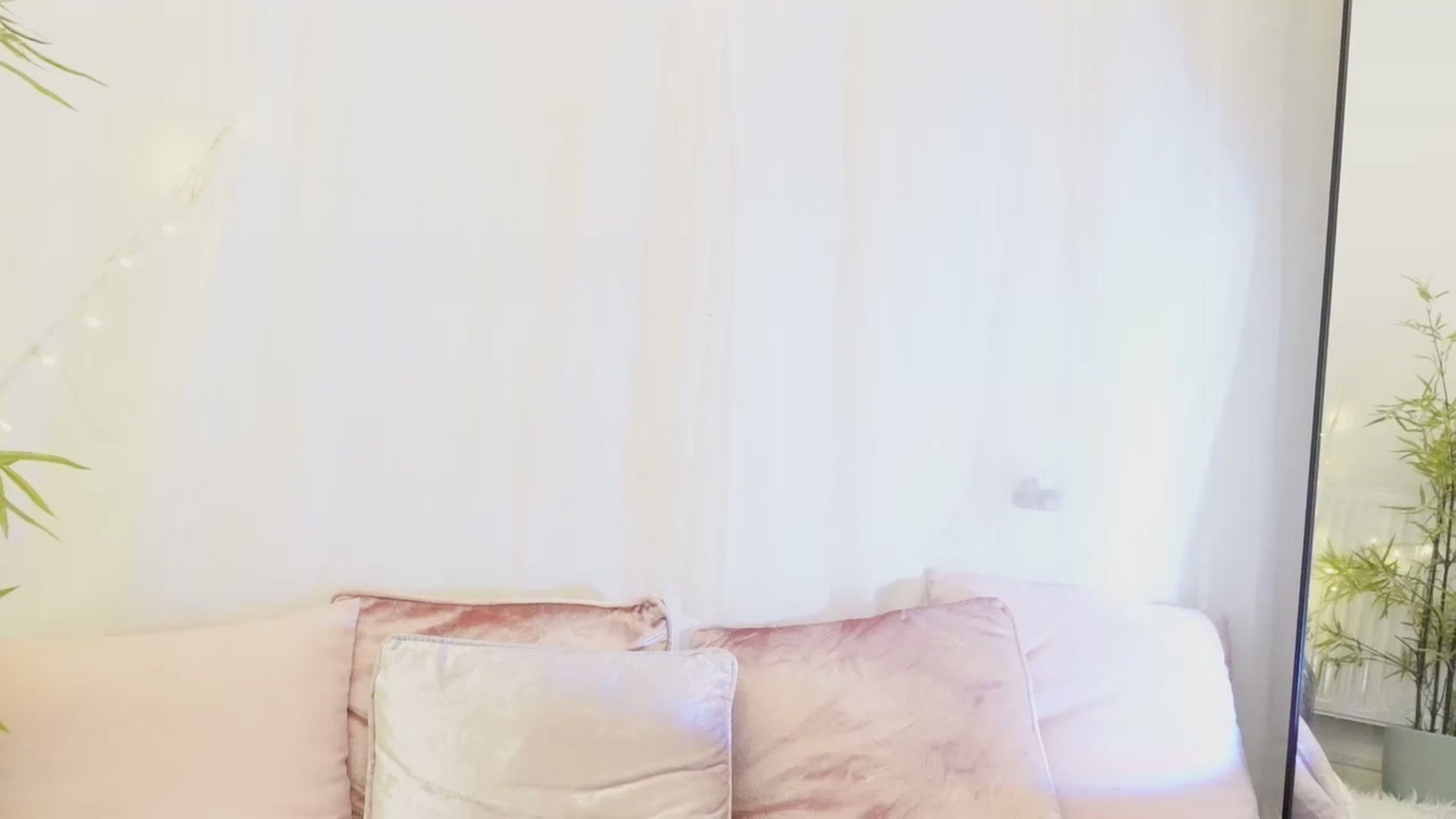 Gallery image thumbnail from Miss_ReinaT's myfreecams stream on, 05/21/2023, 15:44 image 3 of 20