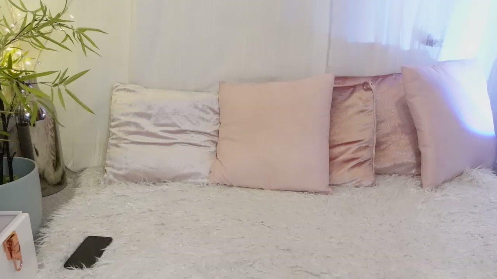 Gallery image thumbnail from Miss_ReinaT's myfreecams stream on, 05/23/2023, 18:37 image 2 of 20