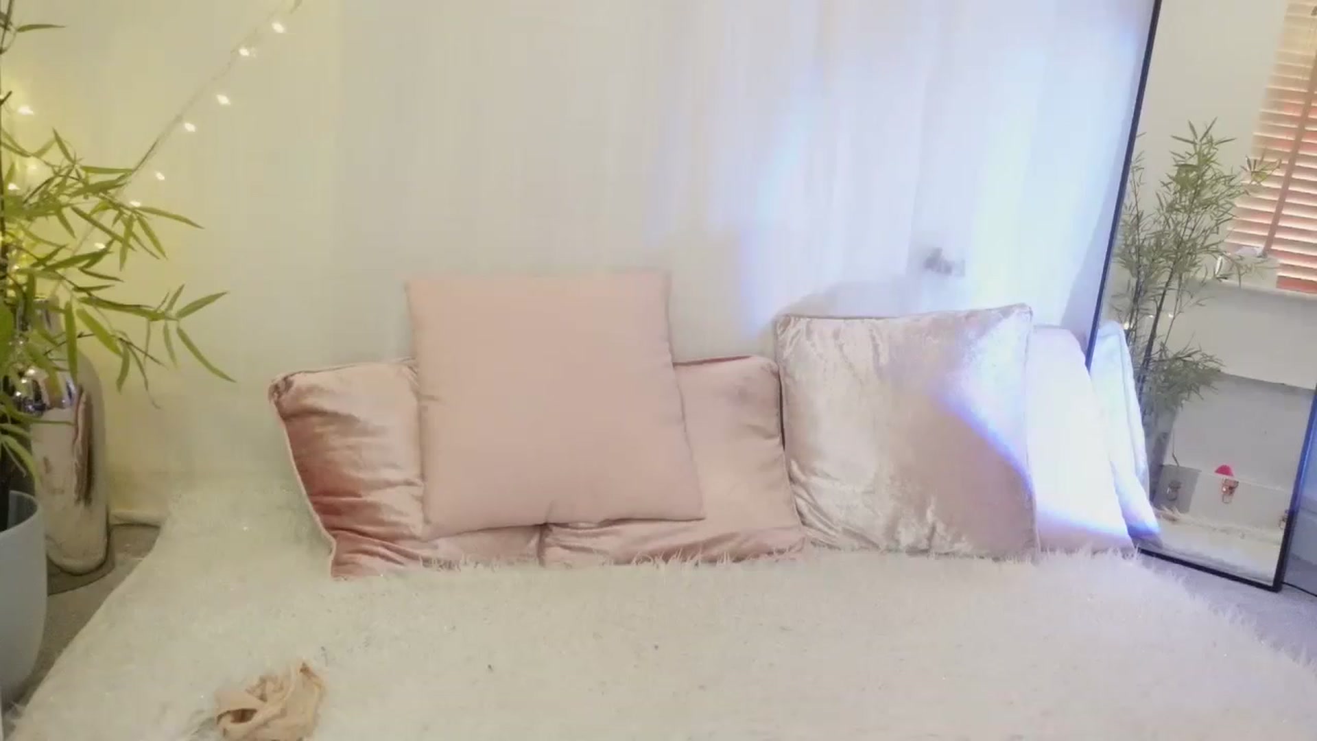 Gallery image thumbnail from Miss_ReinaT's myfreecams stream on, 06/05/2023, 16:01 image 7 of 20