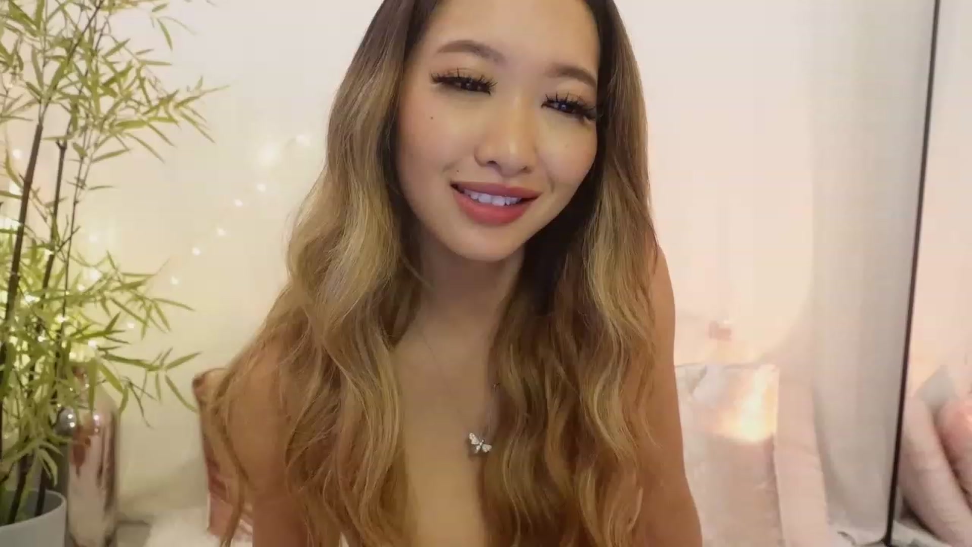 Gallery image thumbnail from Miss_ReinaT's myfreecams stream on, 06/08/2023, 16:34 image 1 of 20