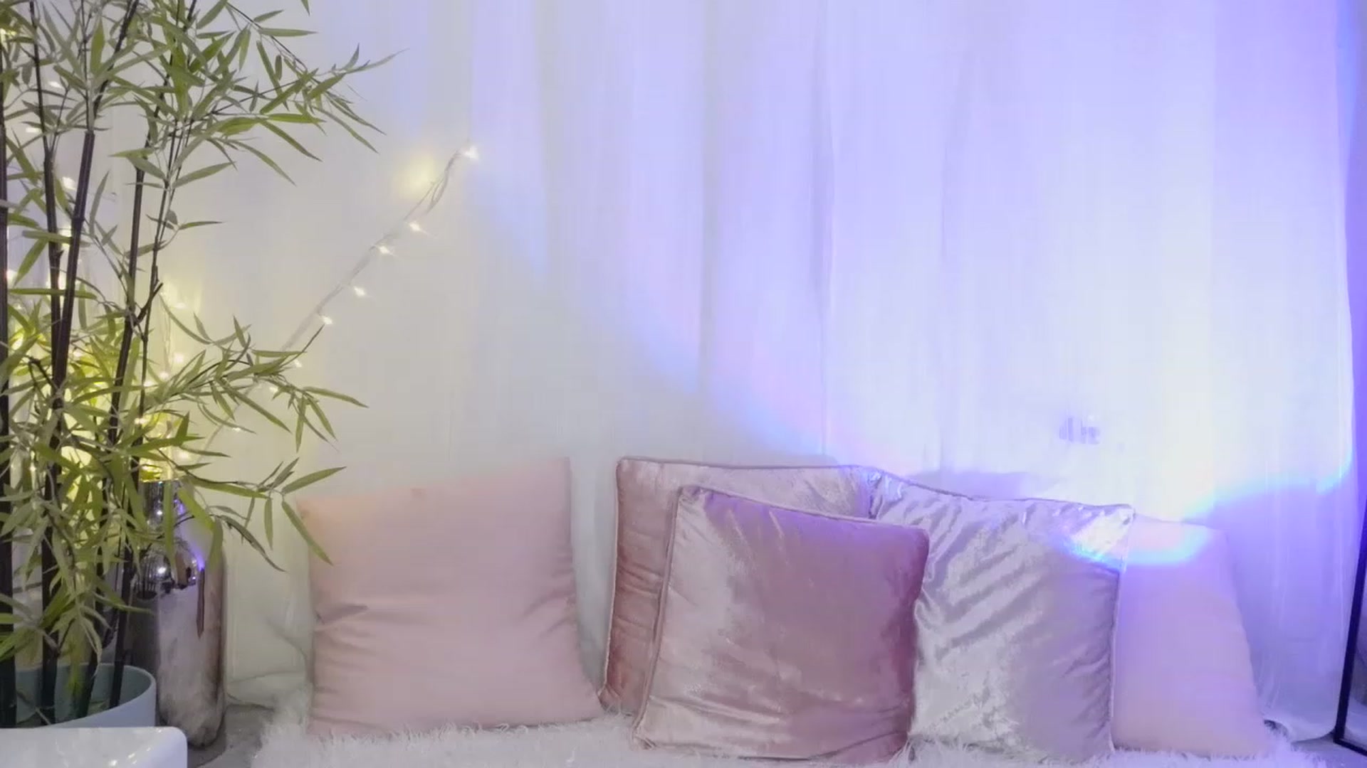 Gallery image thumbnail from Miss_ReinaT's myfreecams stream on, 06/12/2023, 17:21 image 17 of 20