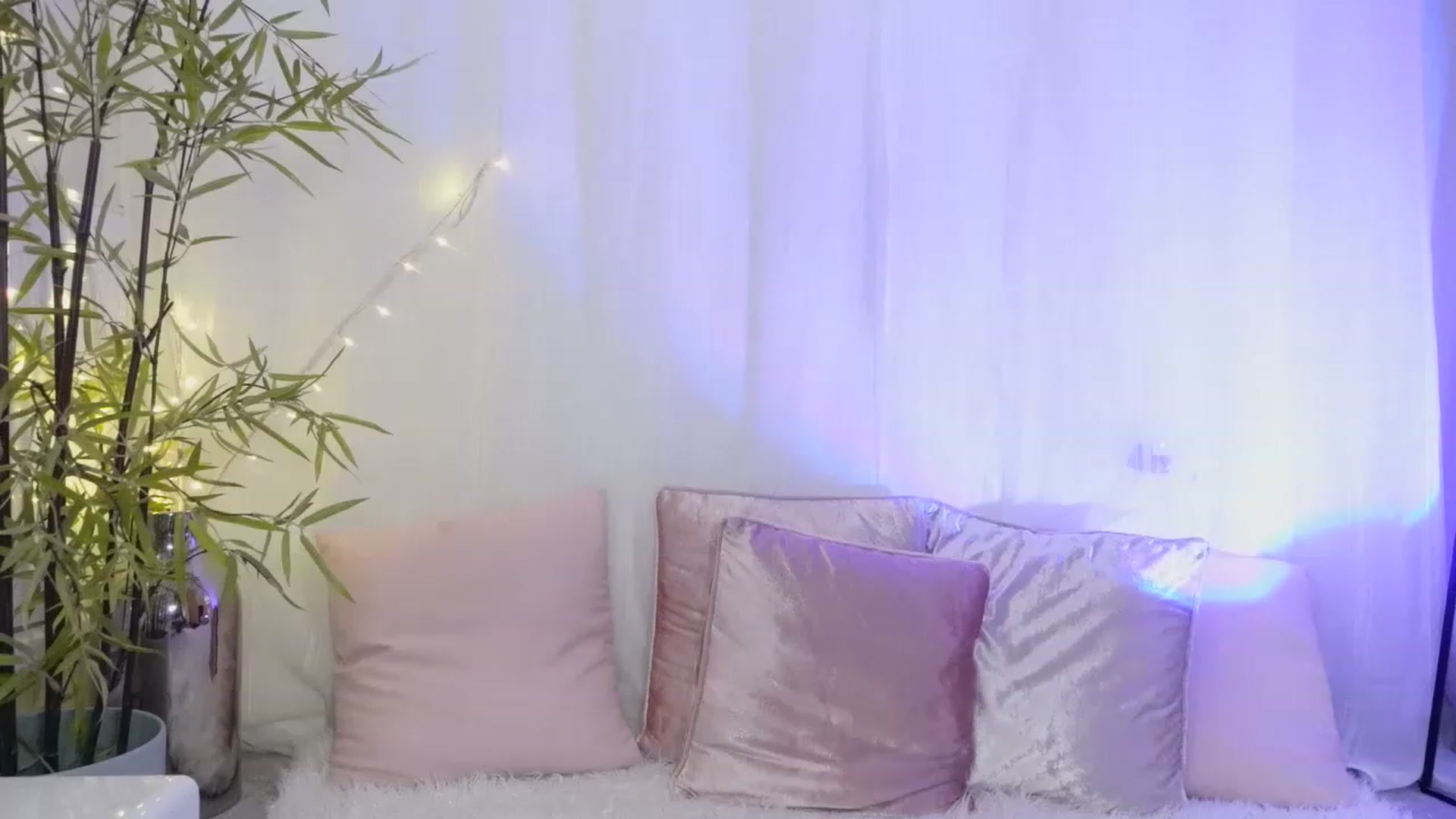 Gallery image thumbnail from Miss_ReinaT's myfreecams stream on, 06/12/2023, 17:21 image 18 of 20