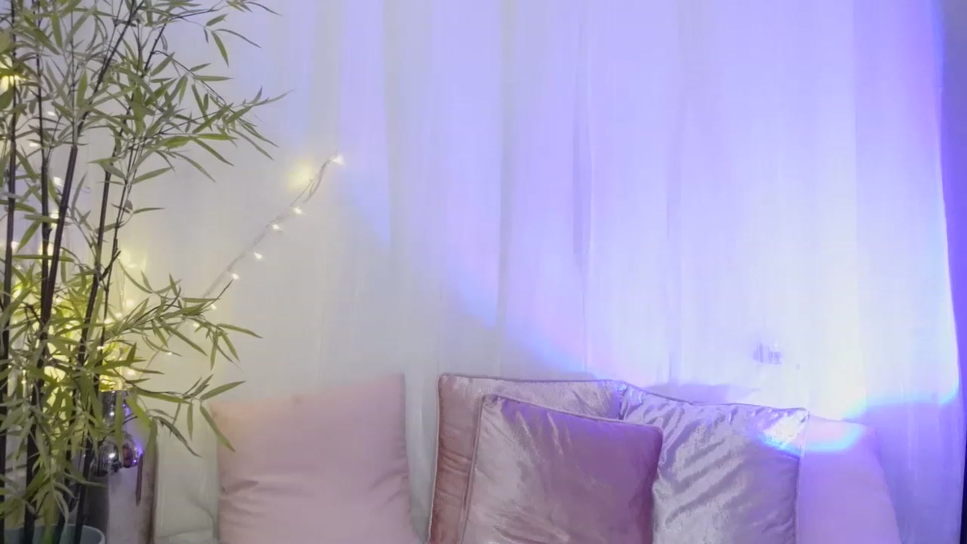 Gallery image thumbnail from Miss_ReinaT's myfreecams stream on, 06/12/2023, 17:21 image 1 of 20