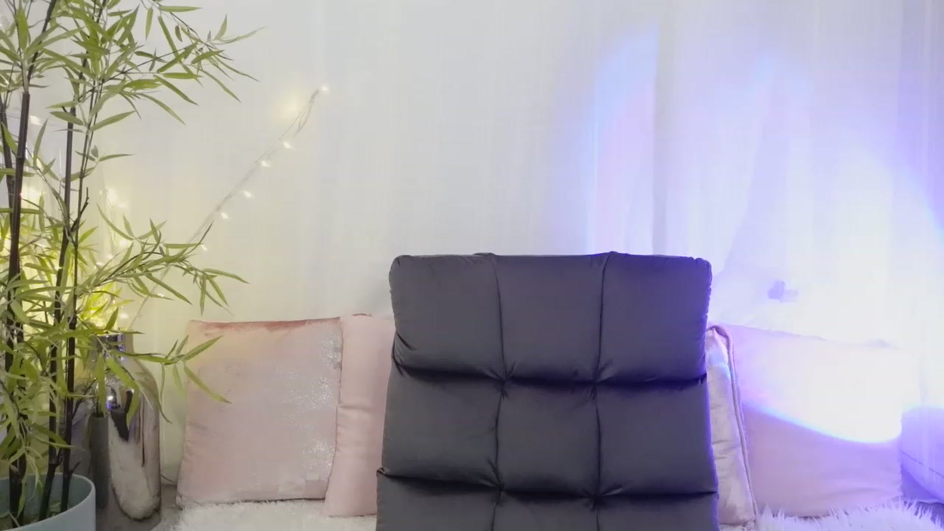 Gallery image thumbnail from Miss_ReinaT's myfreecams stream on, 06/16/2023, 14:50 image 18 of 20