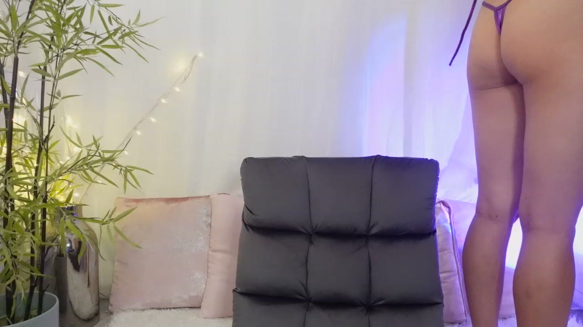 Gallery image thumbnail from Miss_ReinaT's myfreecams stream on, 06/16/2023, 14:50 image 20 of 20