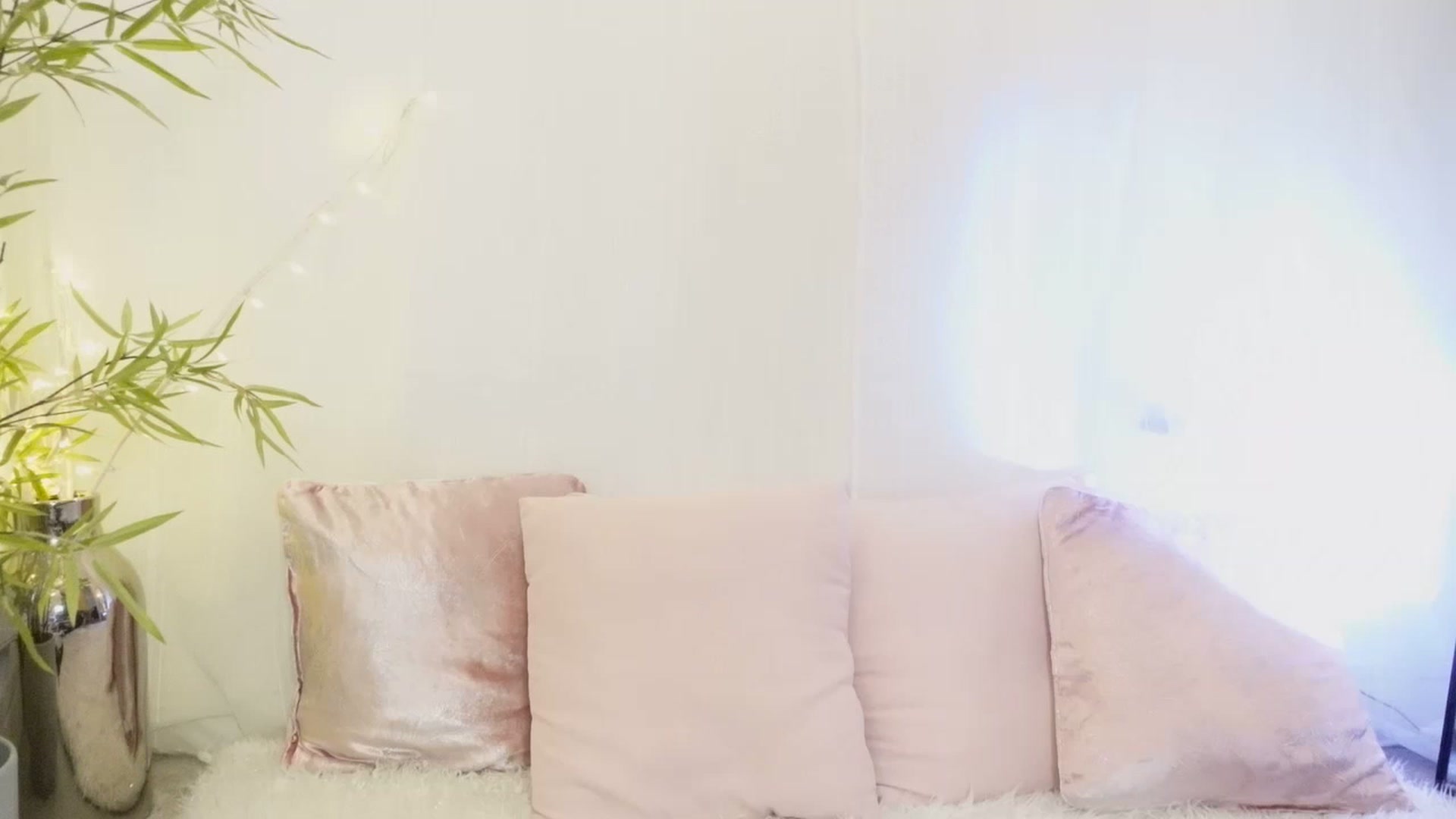 Gallery image thumbnail from Miss_ReinaT's myfreecams stream on, 06/19/2023, 18:05 image 9 of 20