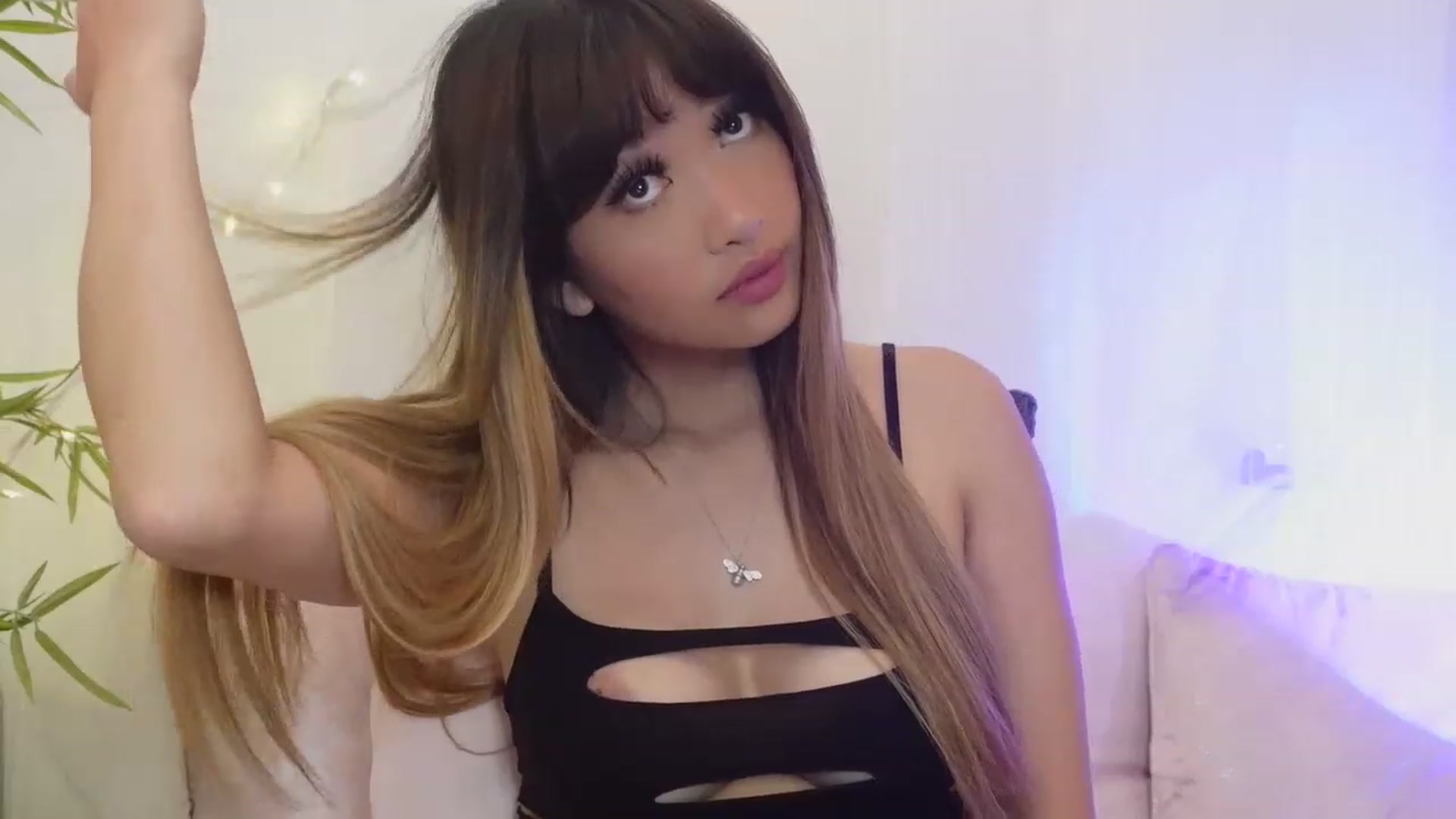 Gallery image thumbnail from Miss_ReinaT's myfreecams stream on, 06/20/2023, 17:59 image 11 of 20