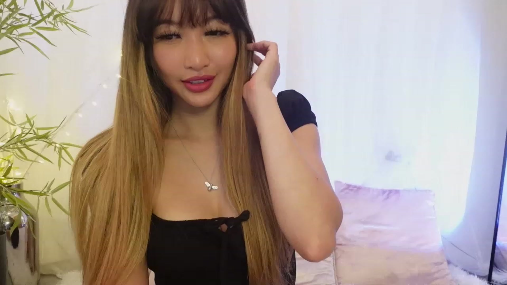 Gallery image thumbnail from Miss_ReinaT's myfreecams stream on, 06/21/2023, 17:13 image 3 of 20