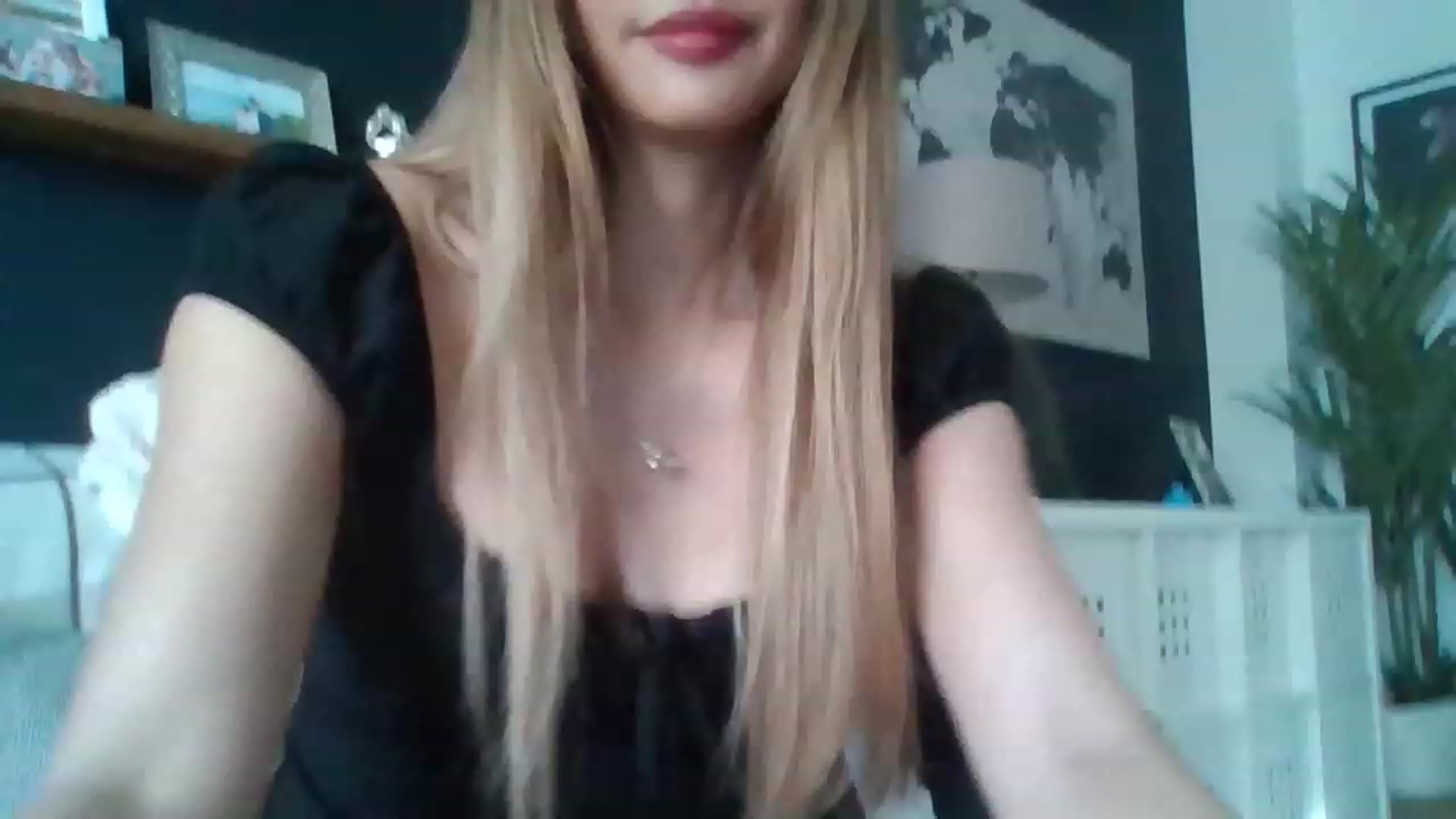 Gallery image thumbnail from Miss_ReinaT's myfreecams stream on, 06/21/2023, 19:58 image 1 of 20