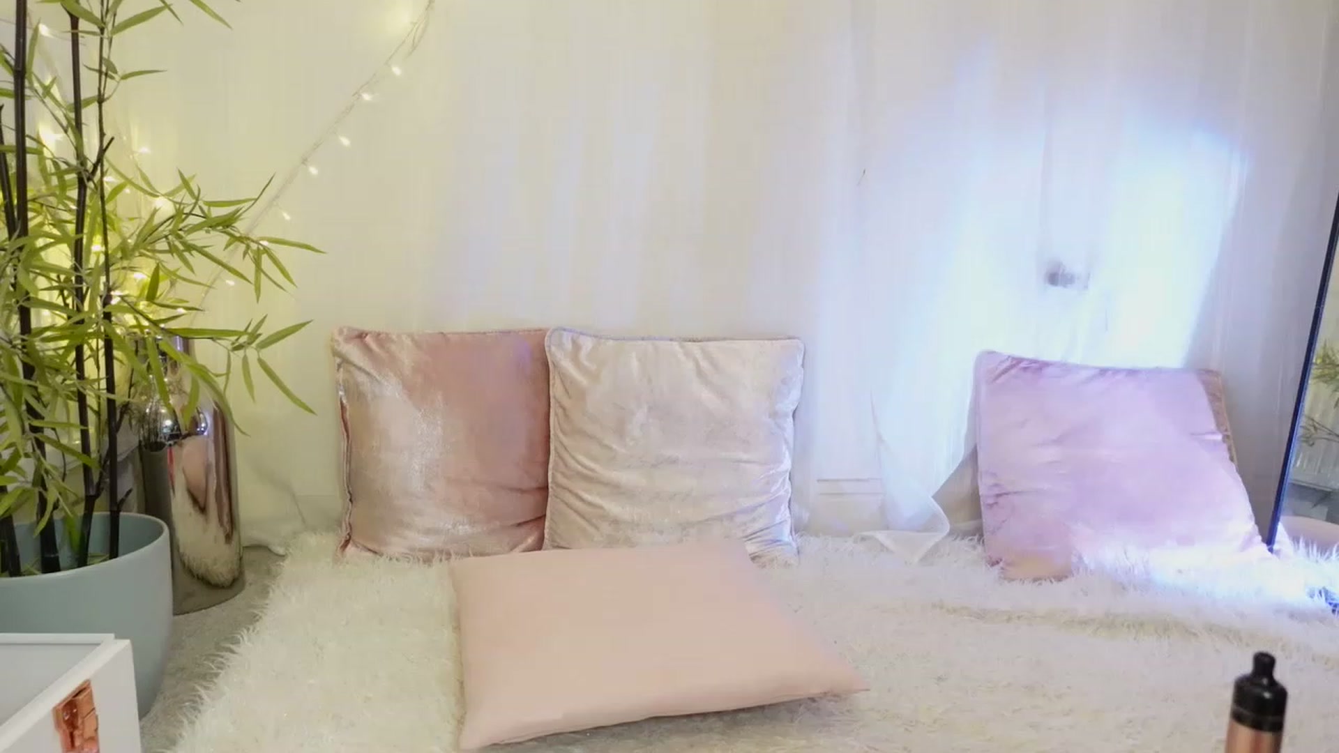 Gallery image thumbnail from Miss_ReinaT's myfreecams stream on, 06/29/2023, 17:58 image 12 of 20