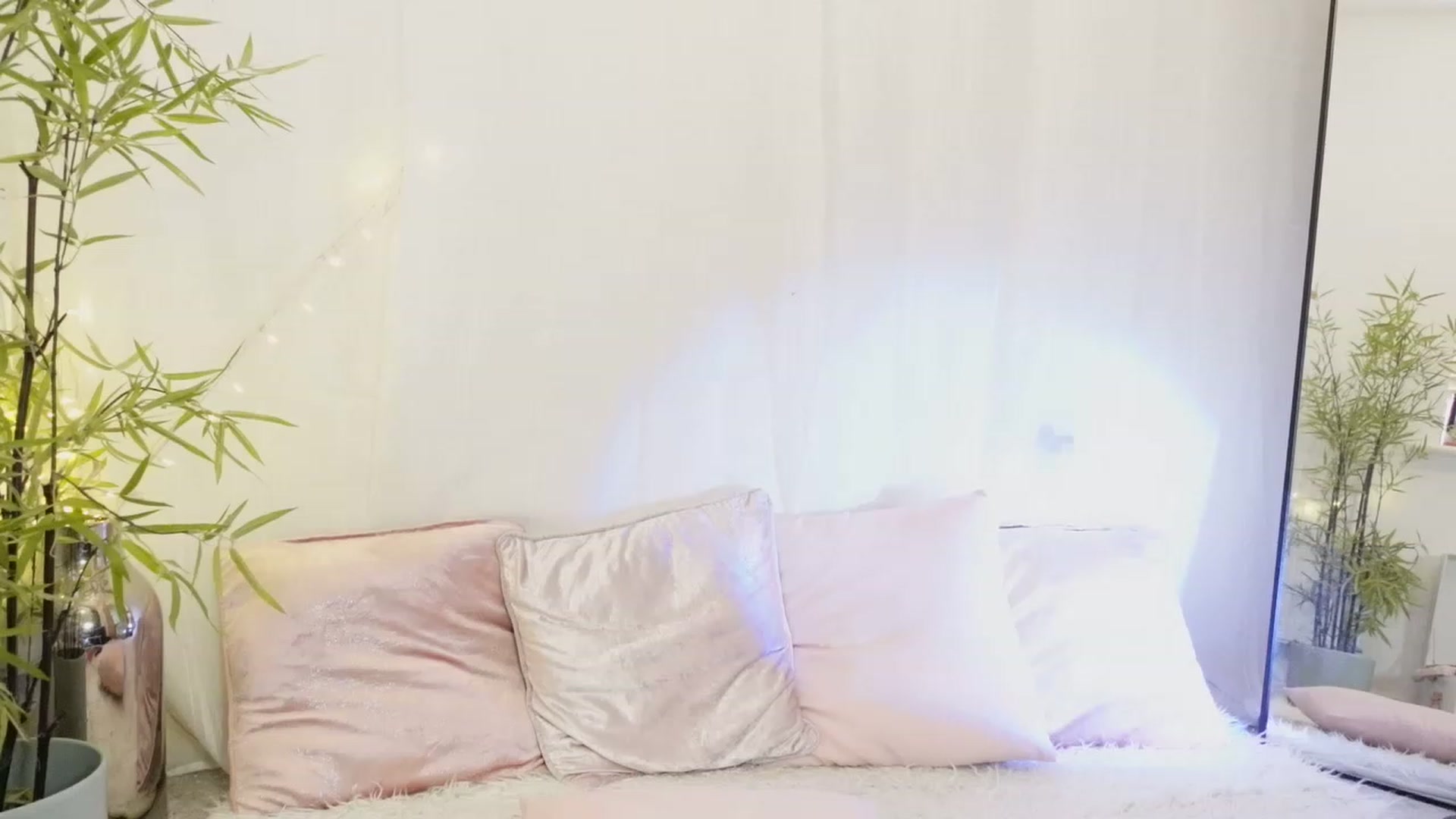 Gallery image thumbnail from Miss_ReinaT's myfreecams stream on, 07/09/2023, 15:04 image 4 of 20