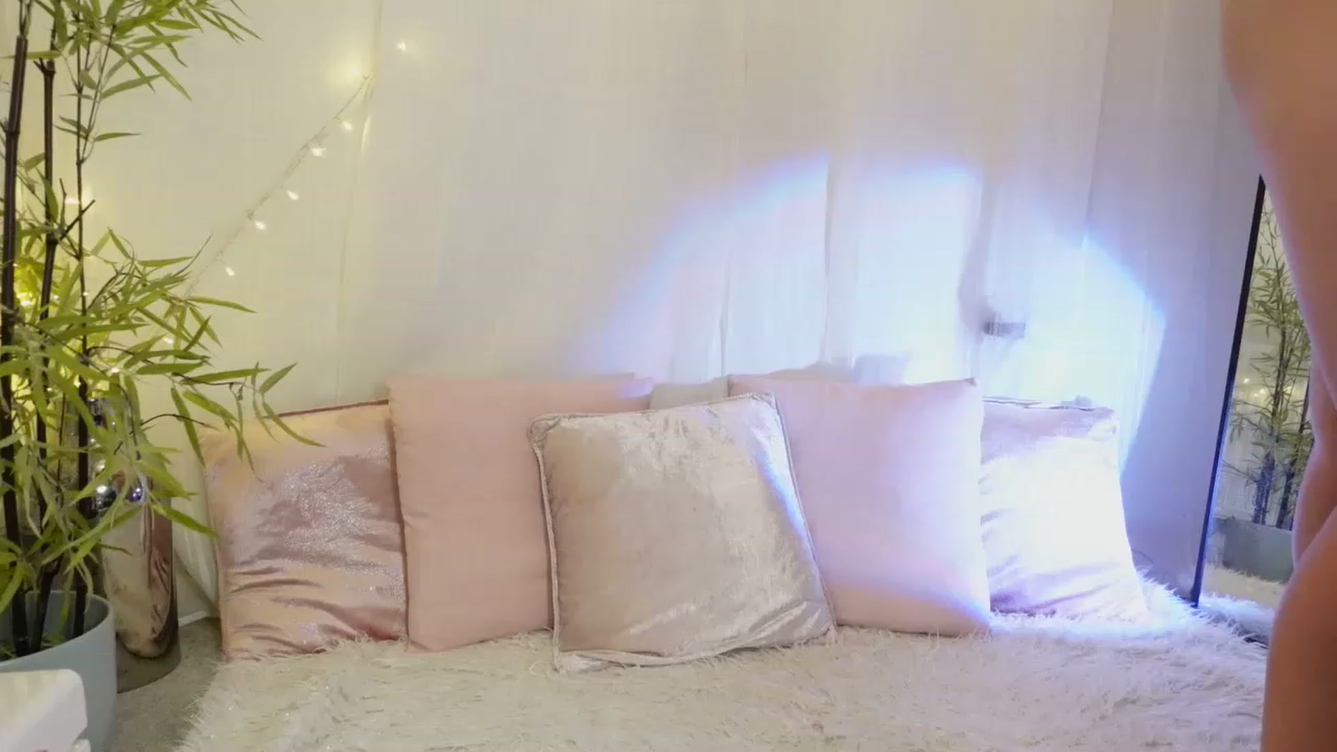 Gallery image thumbnail from Miss_ReinaT's myfreecams stream on, 07/12/2023, 16:35 image 8 of 20